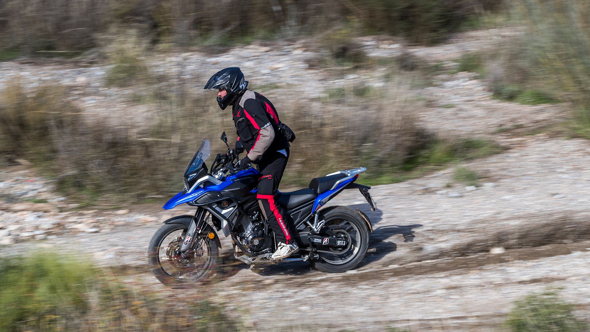 Macbor Montana XR5 510 2025 Acción