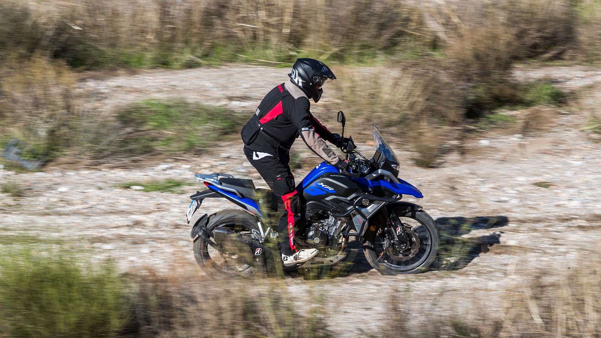 Macbor Montana XR5 510 2025 Acción