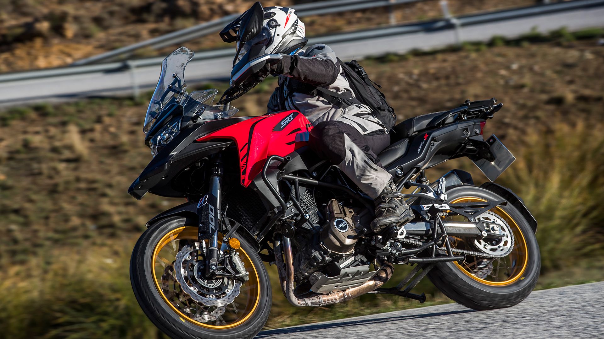 QJMotor SRT 700 SX 2025 Accion (2)