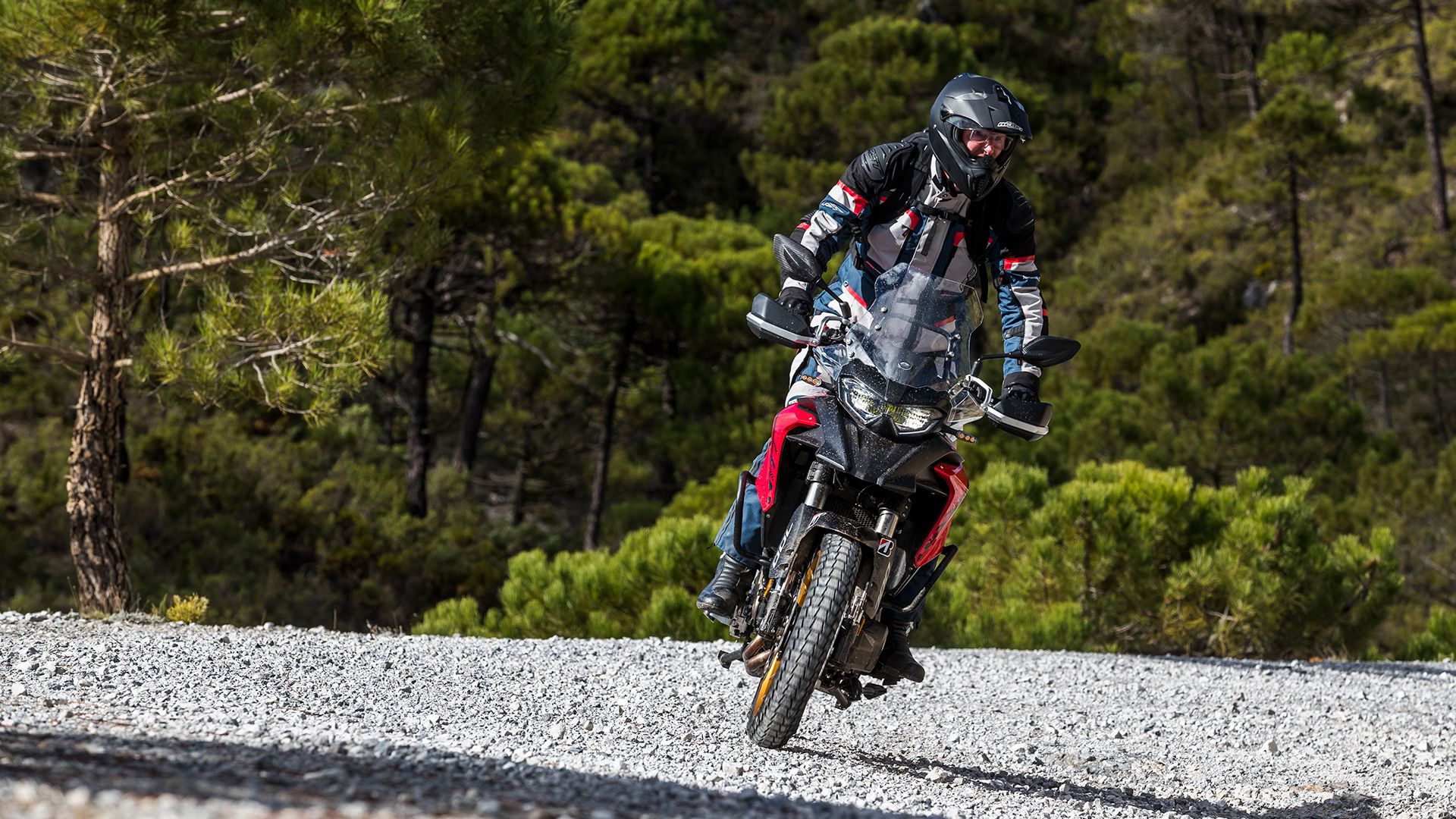 QJMotor SRT 700 SX 2025 Accion (8)