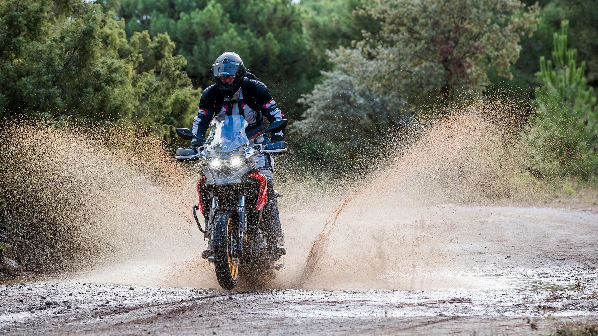 QJMotor SRT 700 SX 2025 Accion (11)