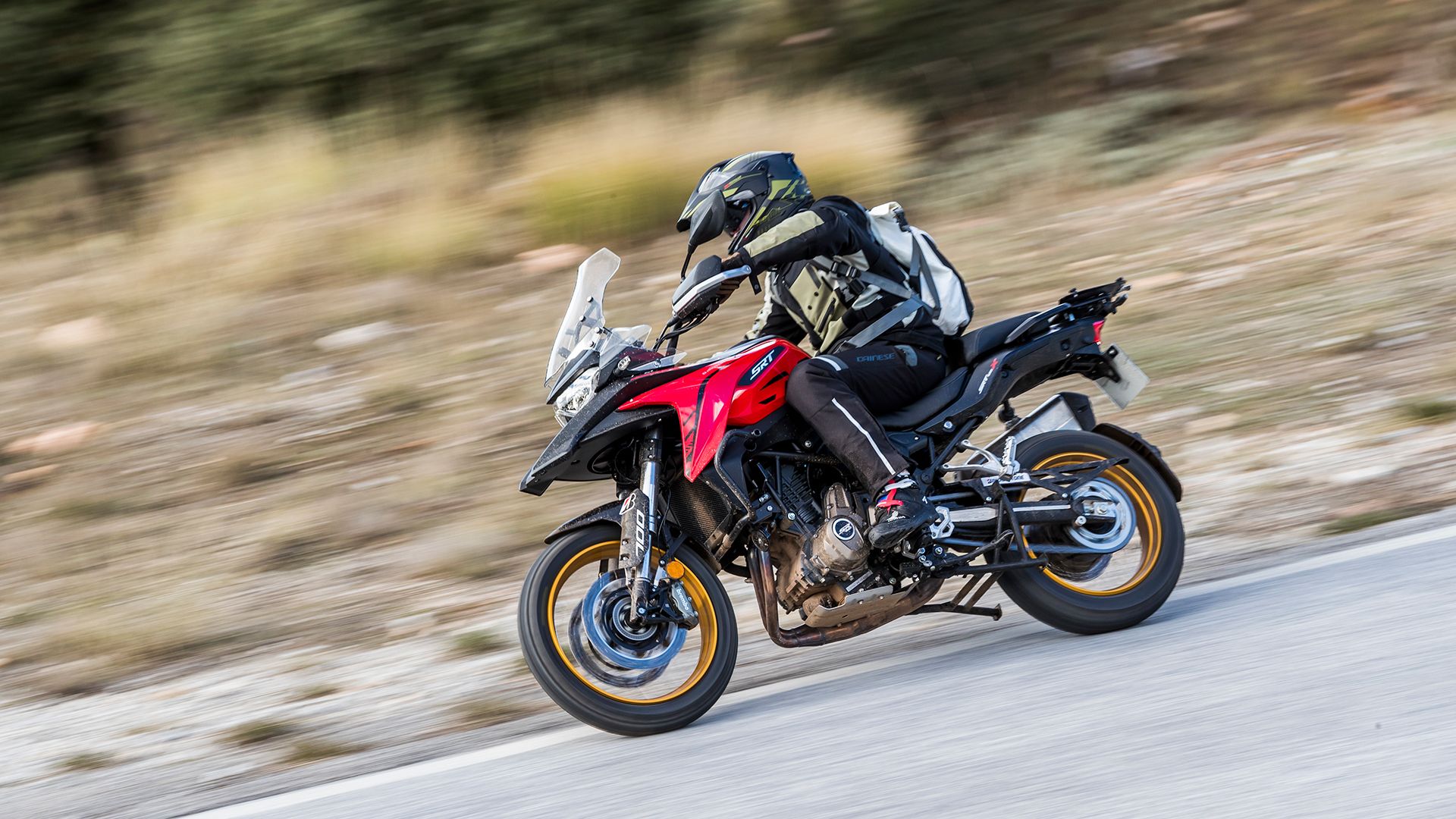 QJMotor SRT 700 X en Master Trail test, moto de buena relación precio, equipamiento, y prestaciones