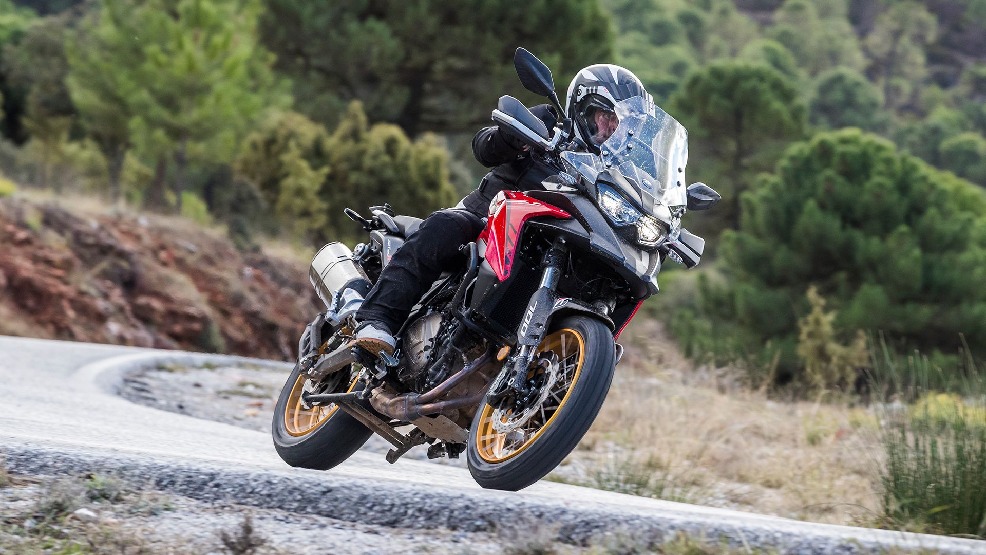 QJMotor SRT 700 SX 2025 Accion (13)