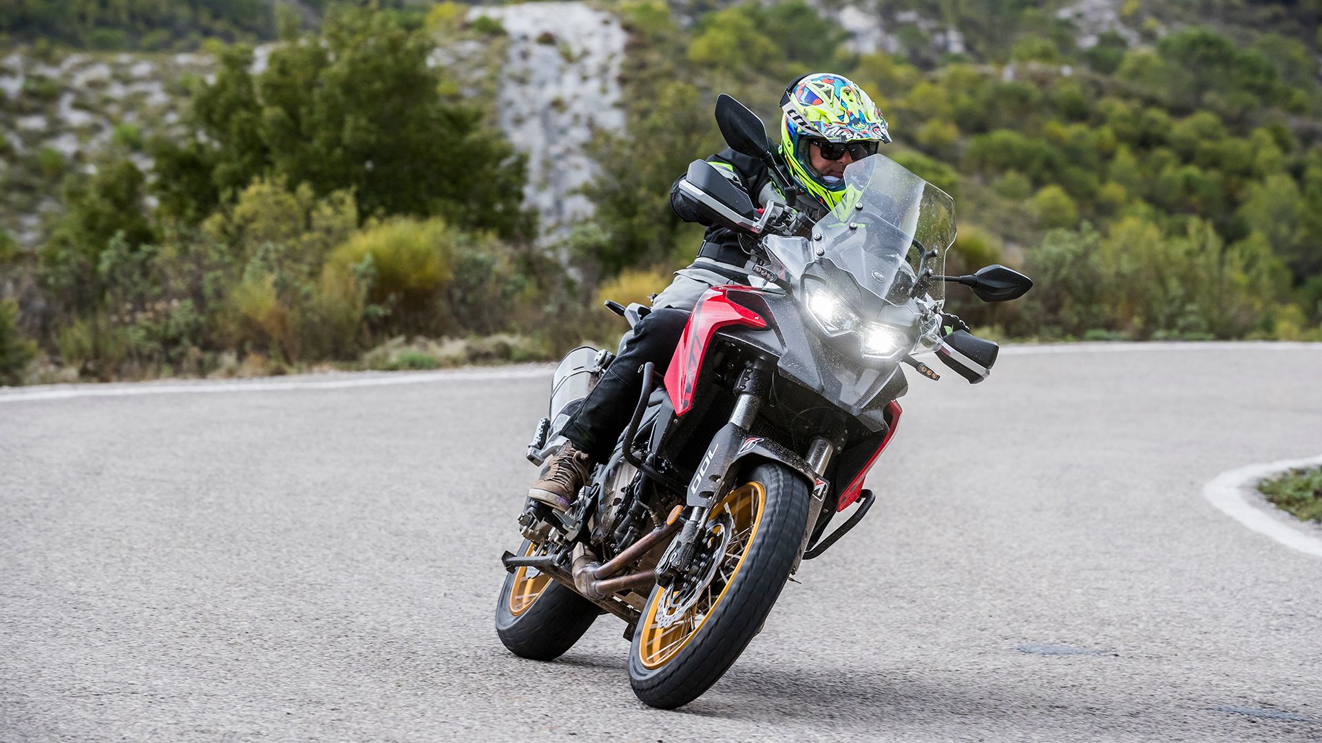 QJMotor SRT 700 SX 2025 Accion (14)