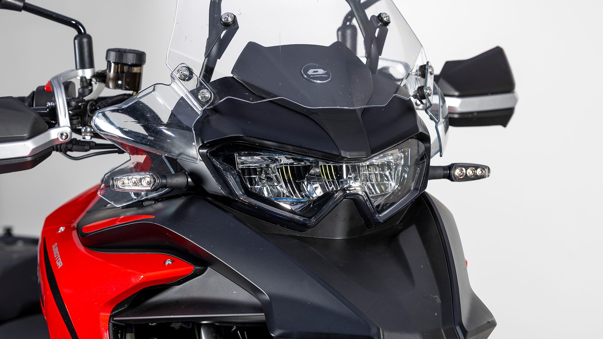 QJMOTOR SRT 700 SX  Detall 012