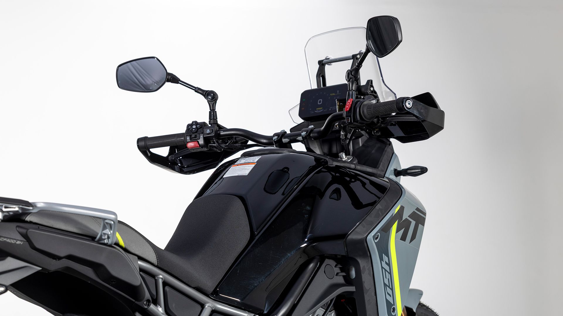 CF Moto 450MT 2025 Detalle