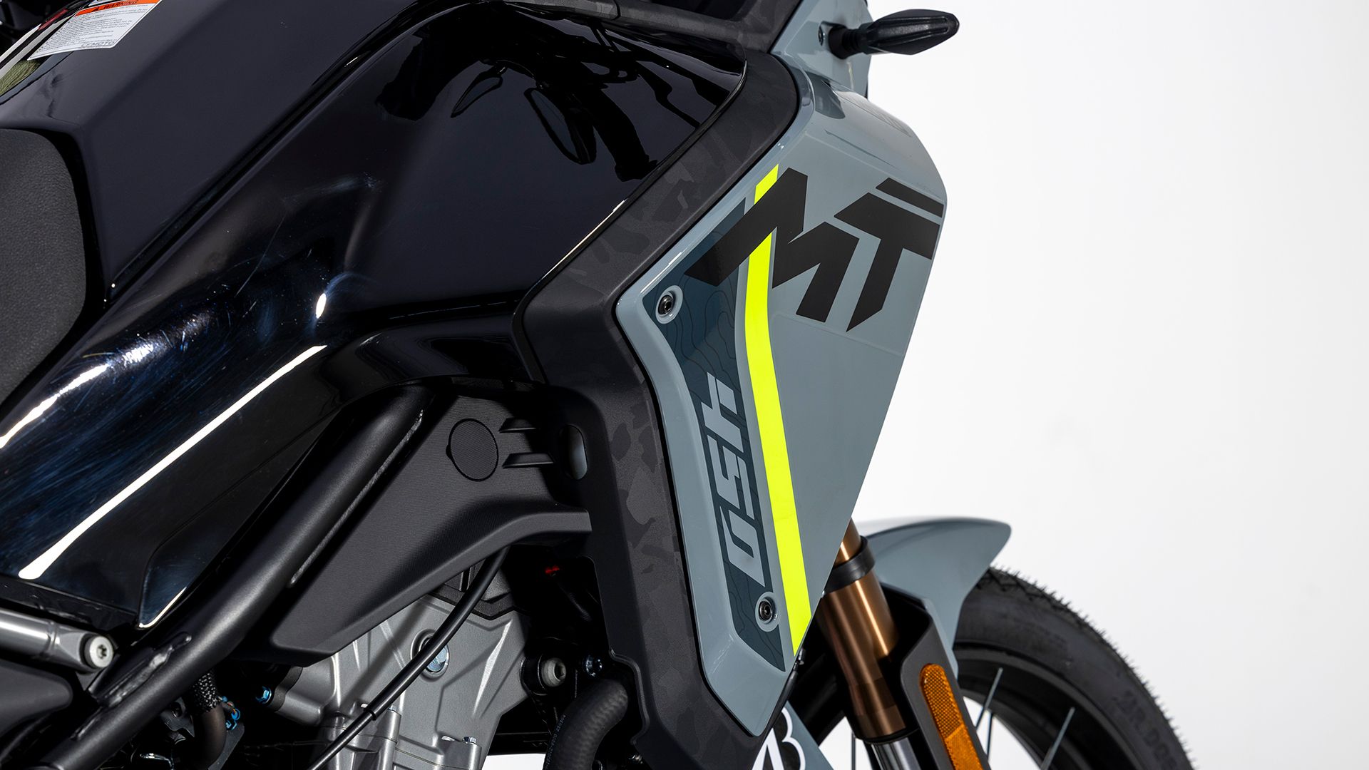 CF Moto 450MT 2025 Detalle