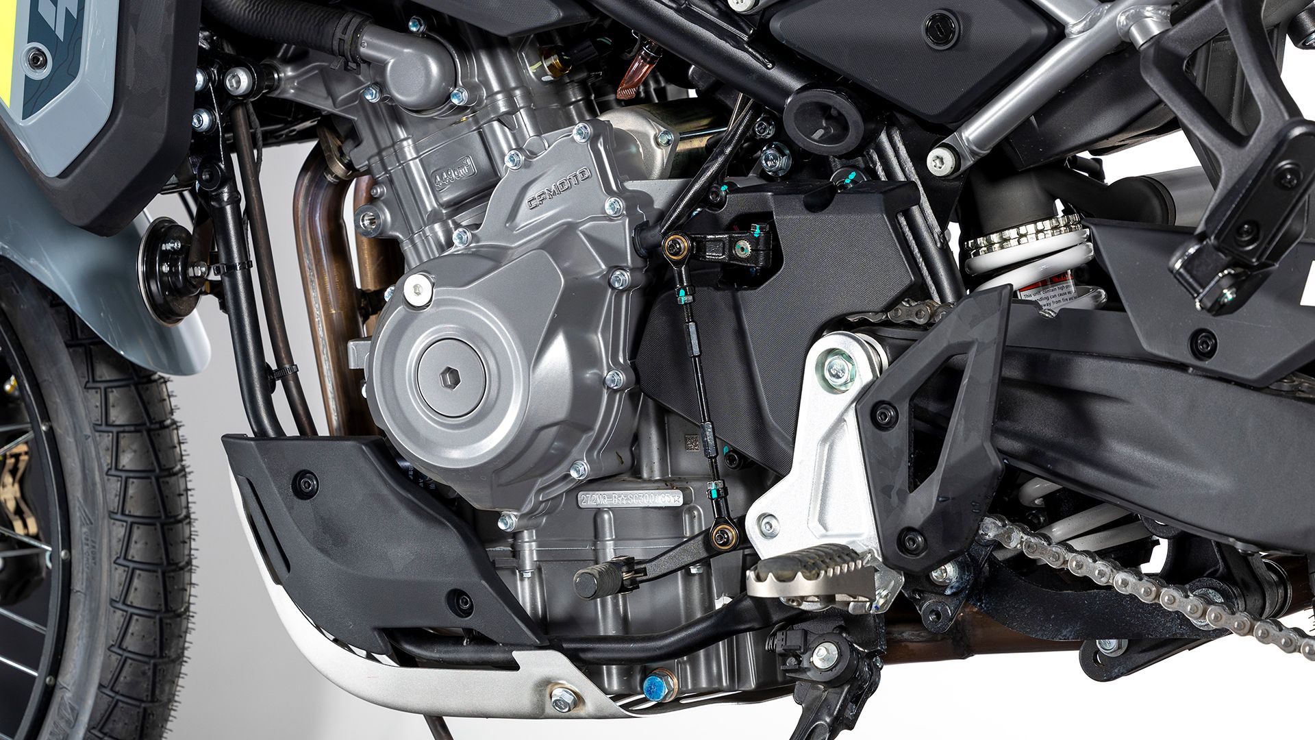 CF Moto 450MT 2025 Detalle