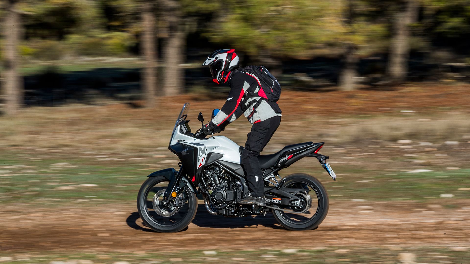 Honda NX500 2025 Acción