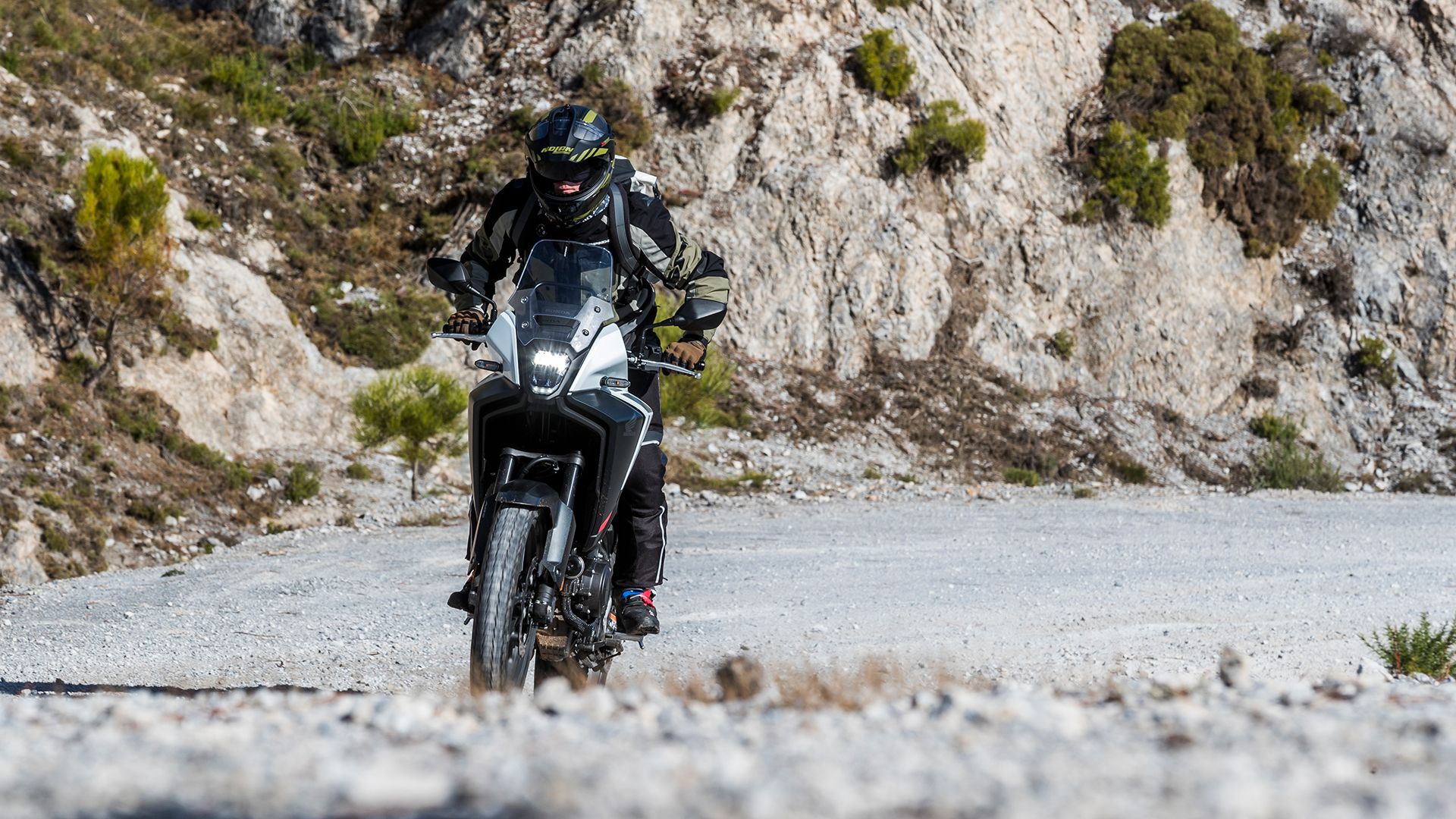 Honda NX500 2025 Acción