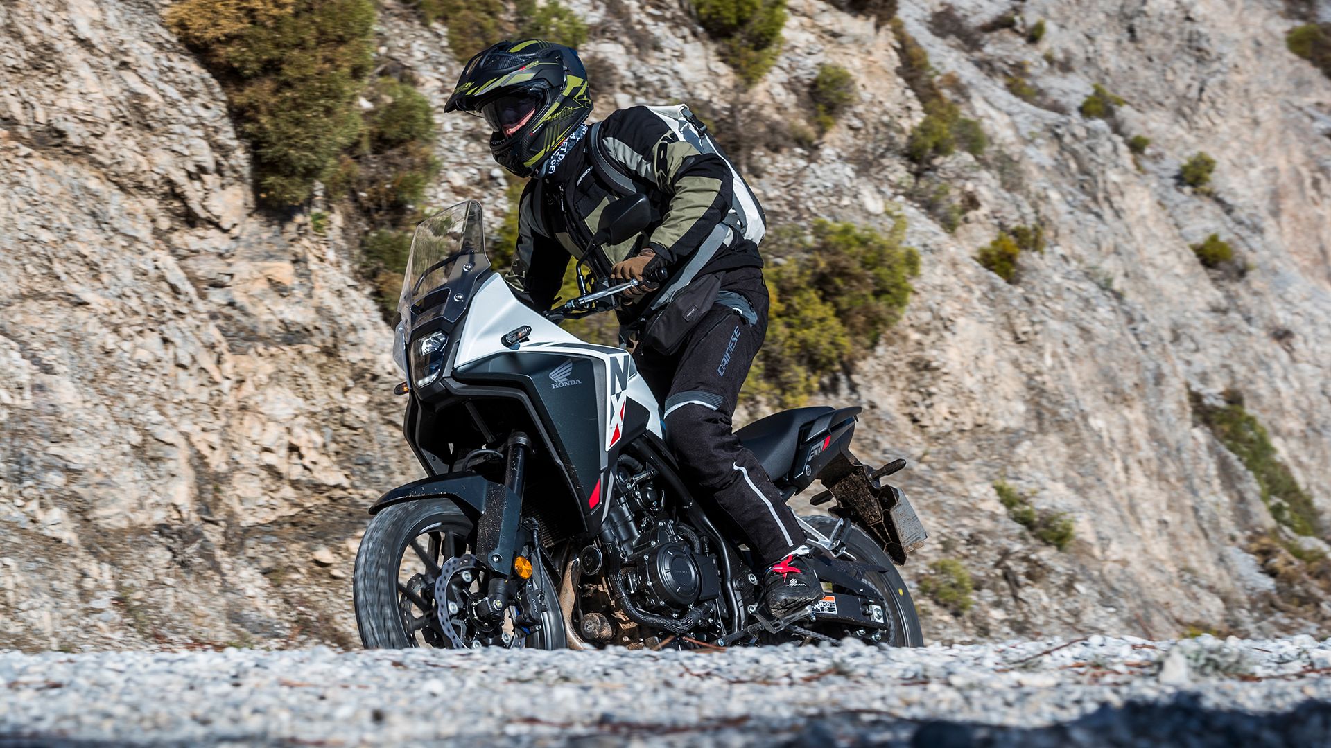 Honda NX500 2025 Acción