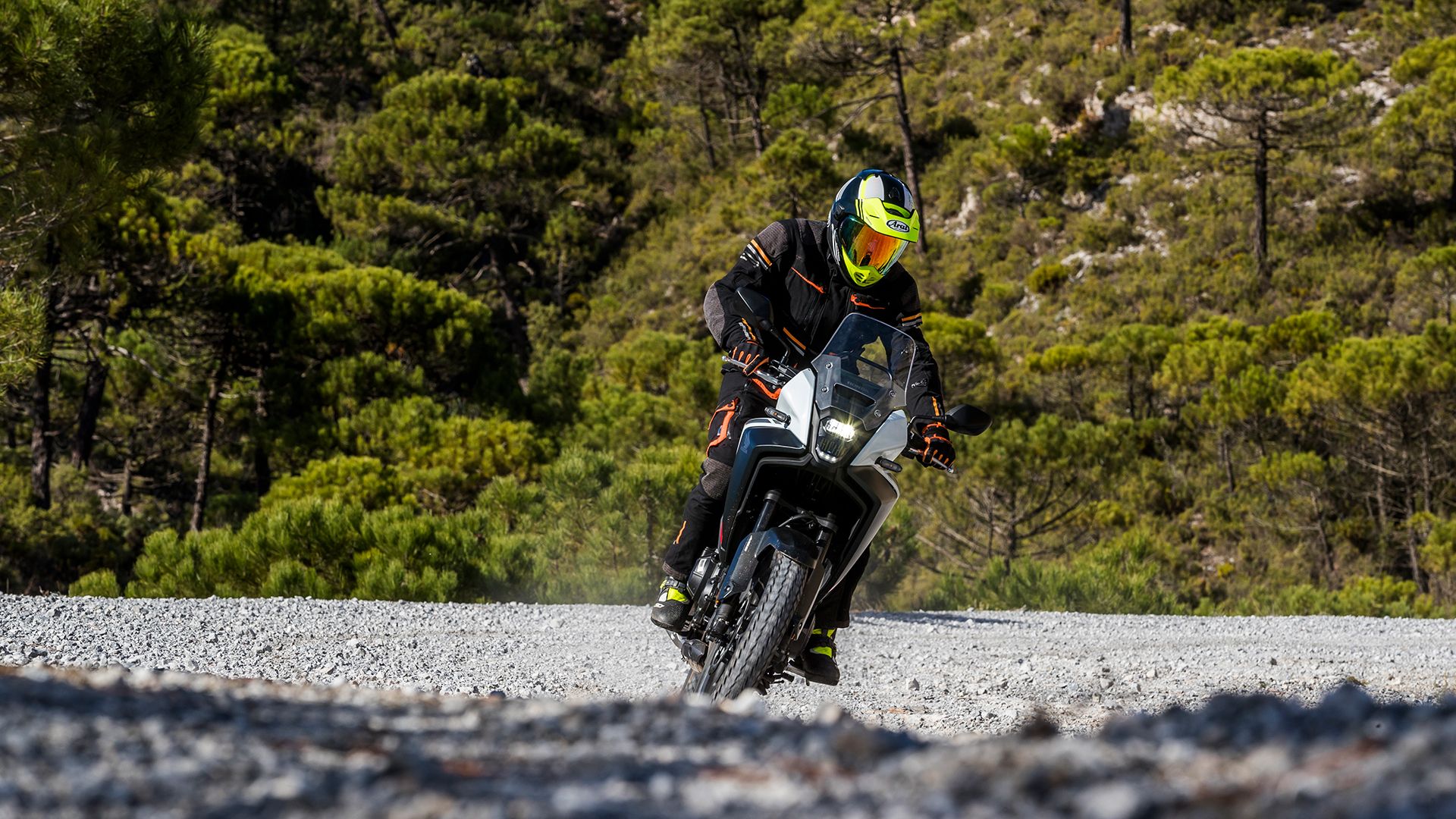 Honda NX500 2025 Acción