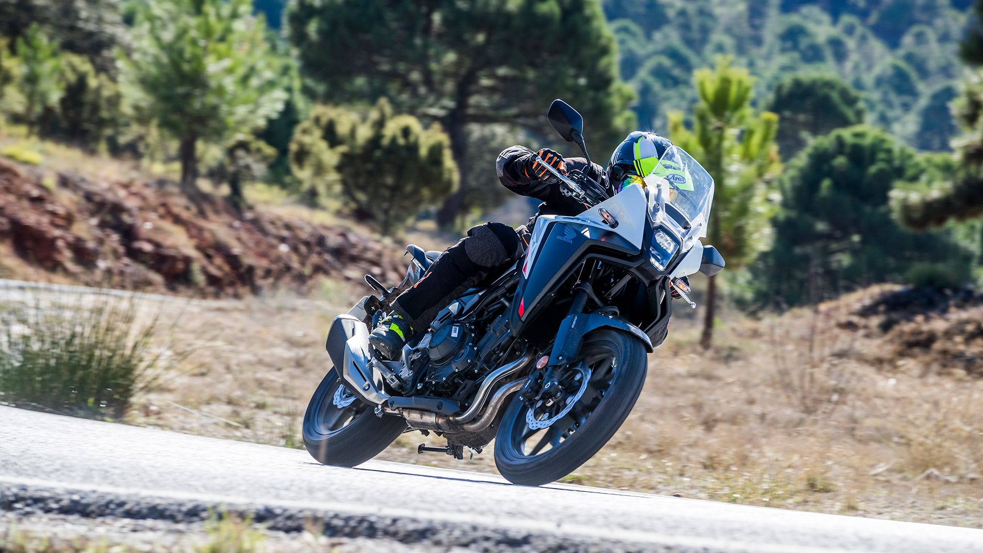 Honda NX500 2025 Acción