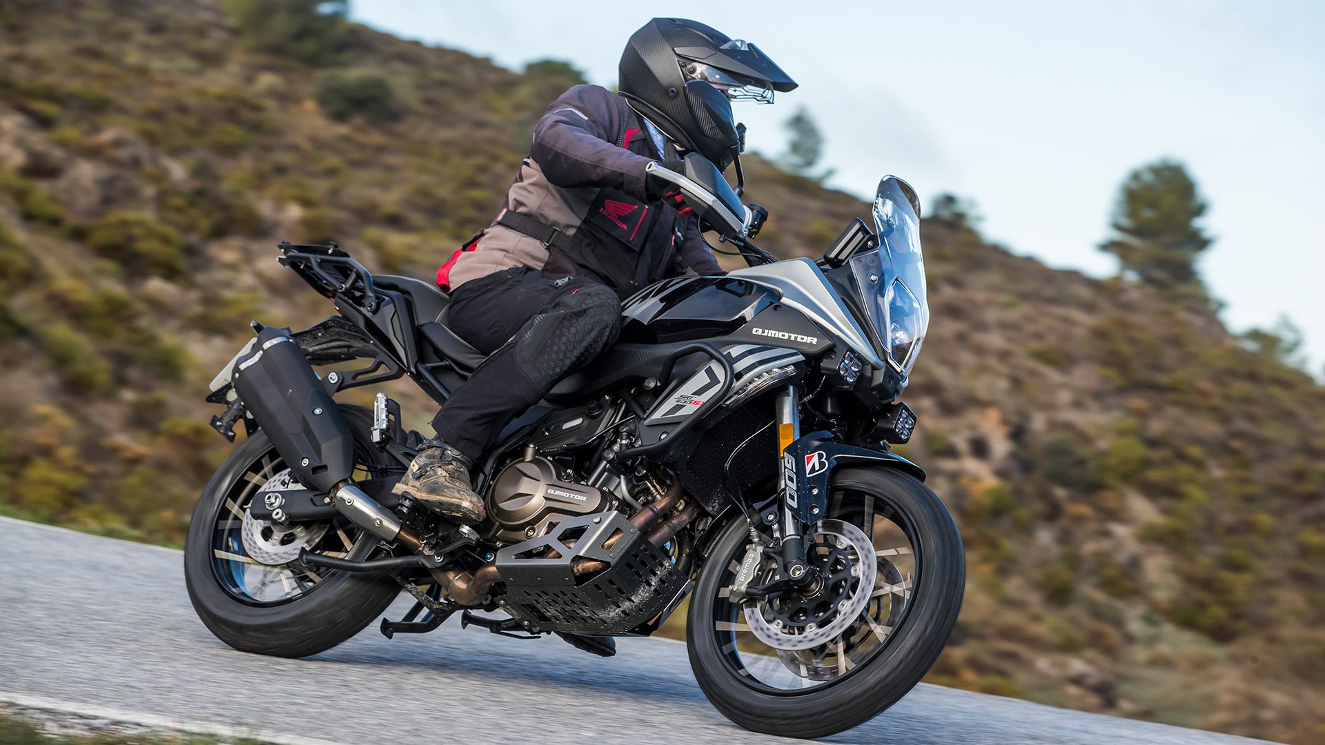 QJMotor SRT 600 SX 2025 Accion (1)