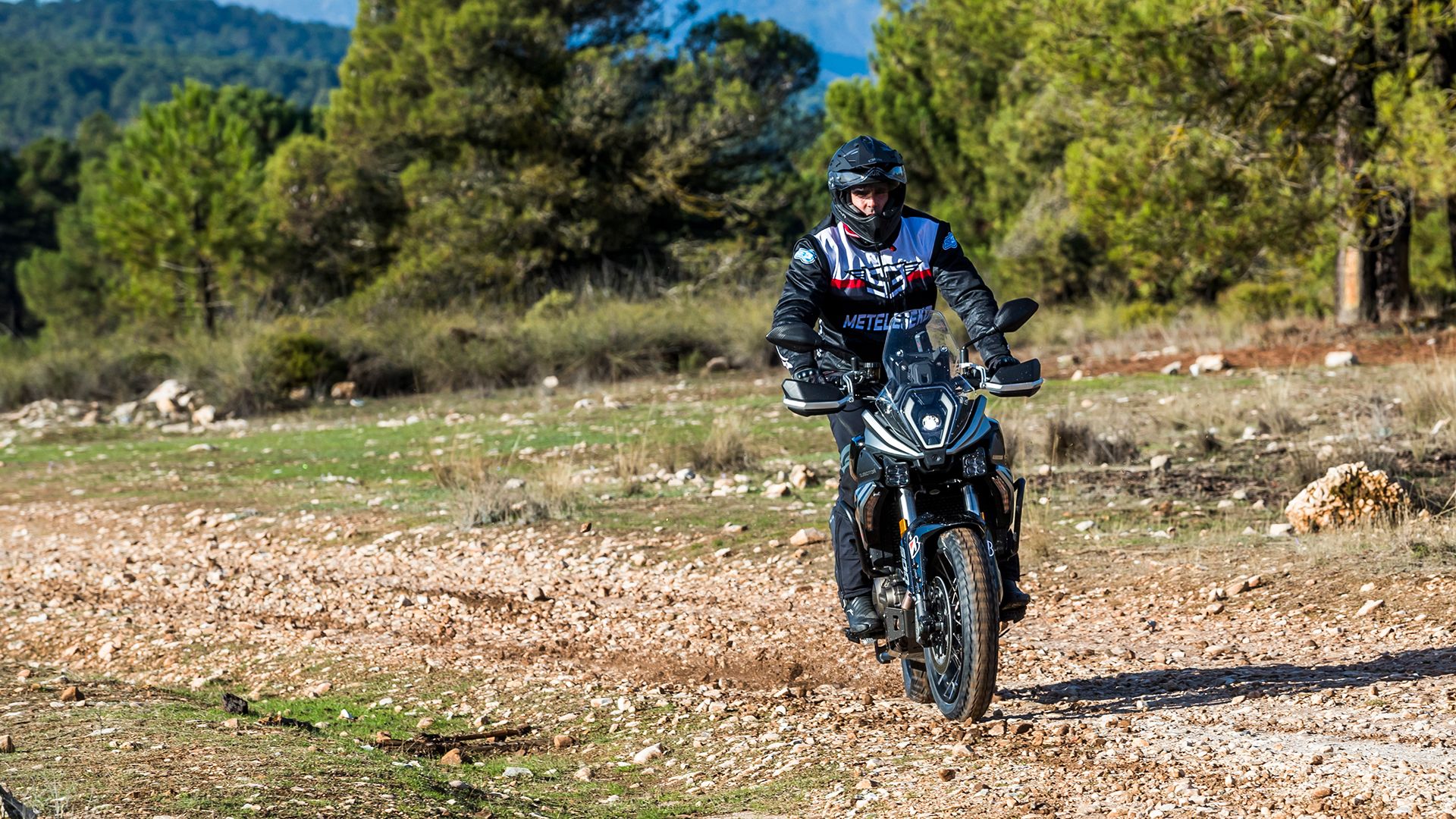 QJMotor SRT 600 SX 2025 Accion (3)