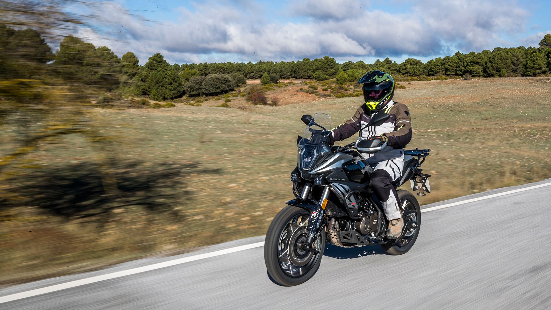 QJMotor SRT 600 SX 2025 Accion (4)