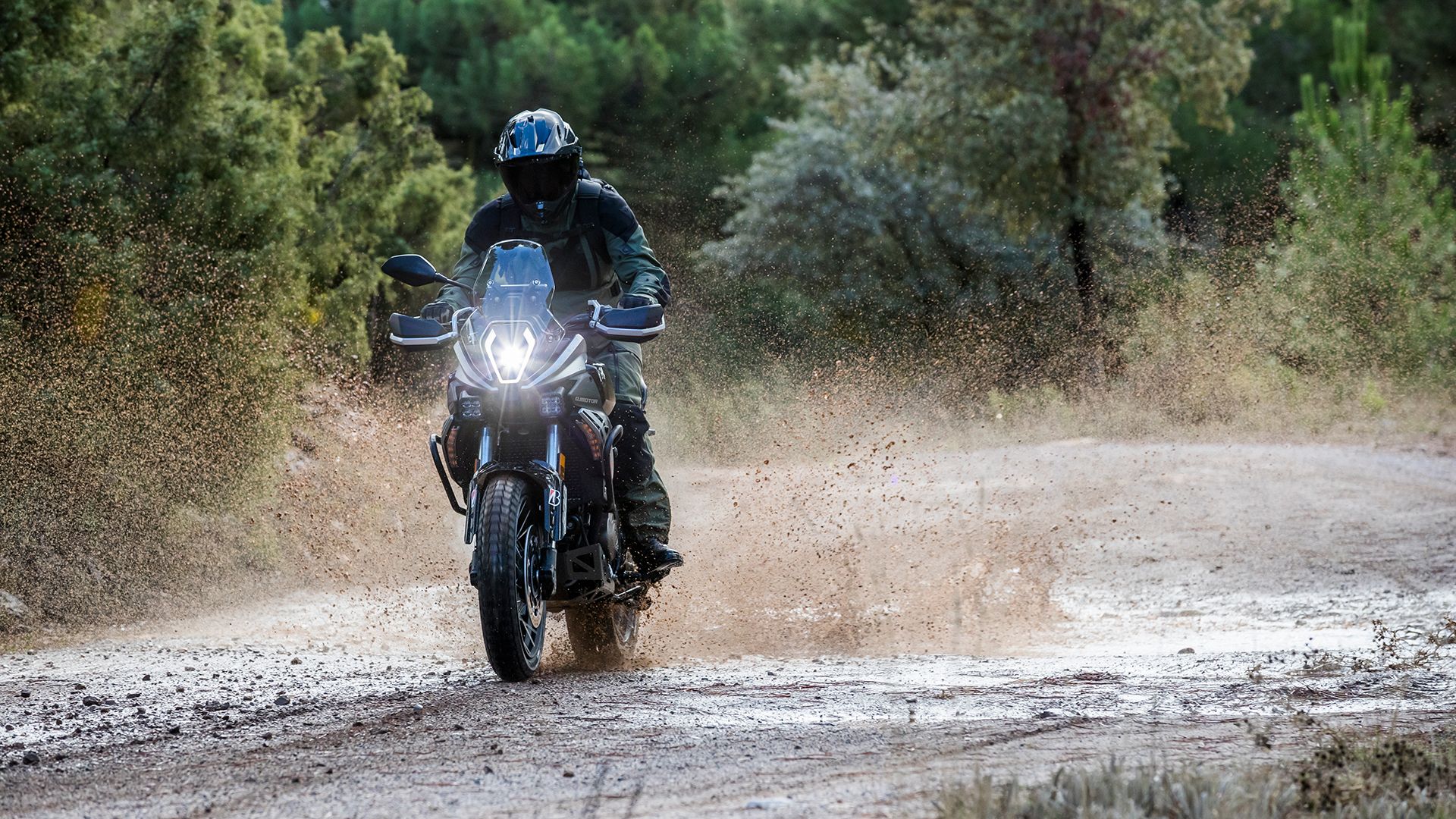 QJMotor SRT 600 SX 2025 Accion (10)