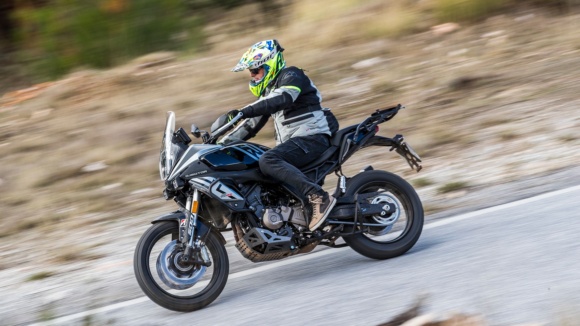 QJMotor SRT 600 SX 2025 Accion (11)