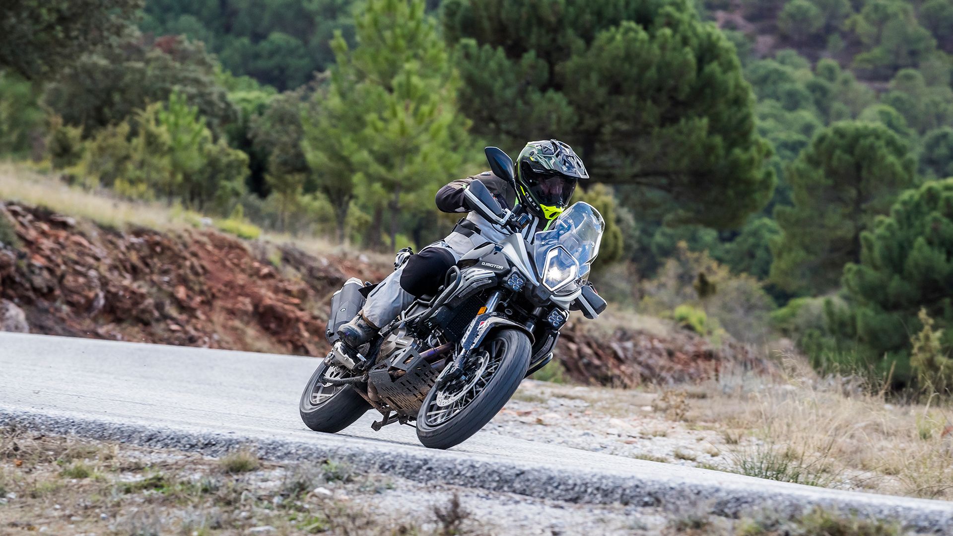 QJMotor SRT 600 SX 2025 Accion (12)