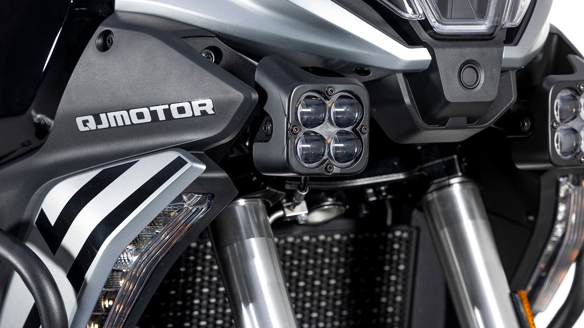 QJMOTOR SRT 600 SX Detall 013