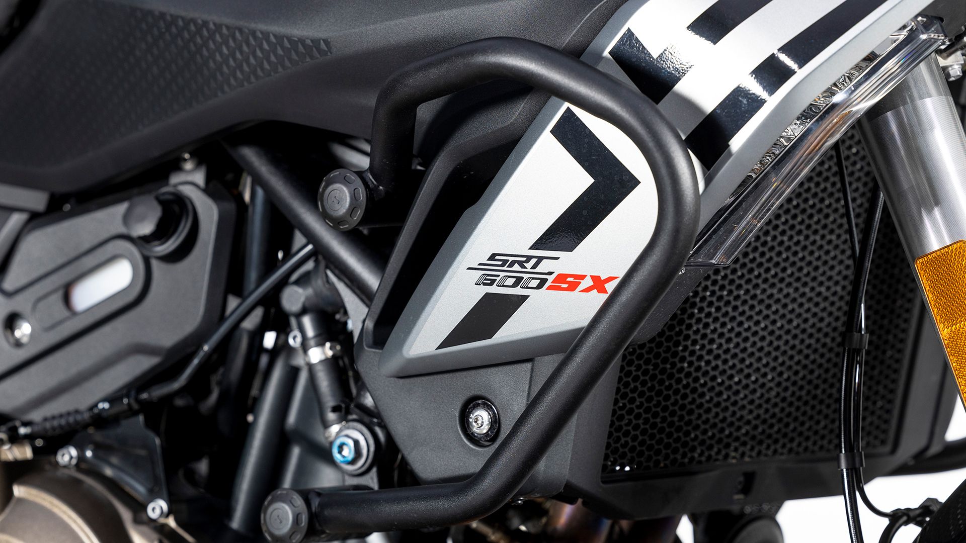 QJMOTOR SRT 600 SX Detall 019