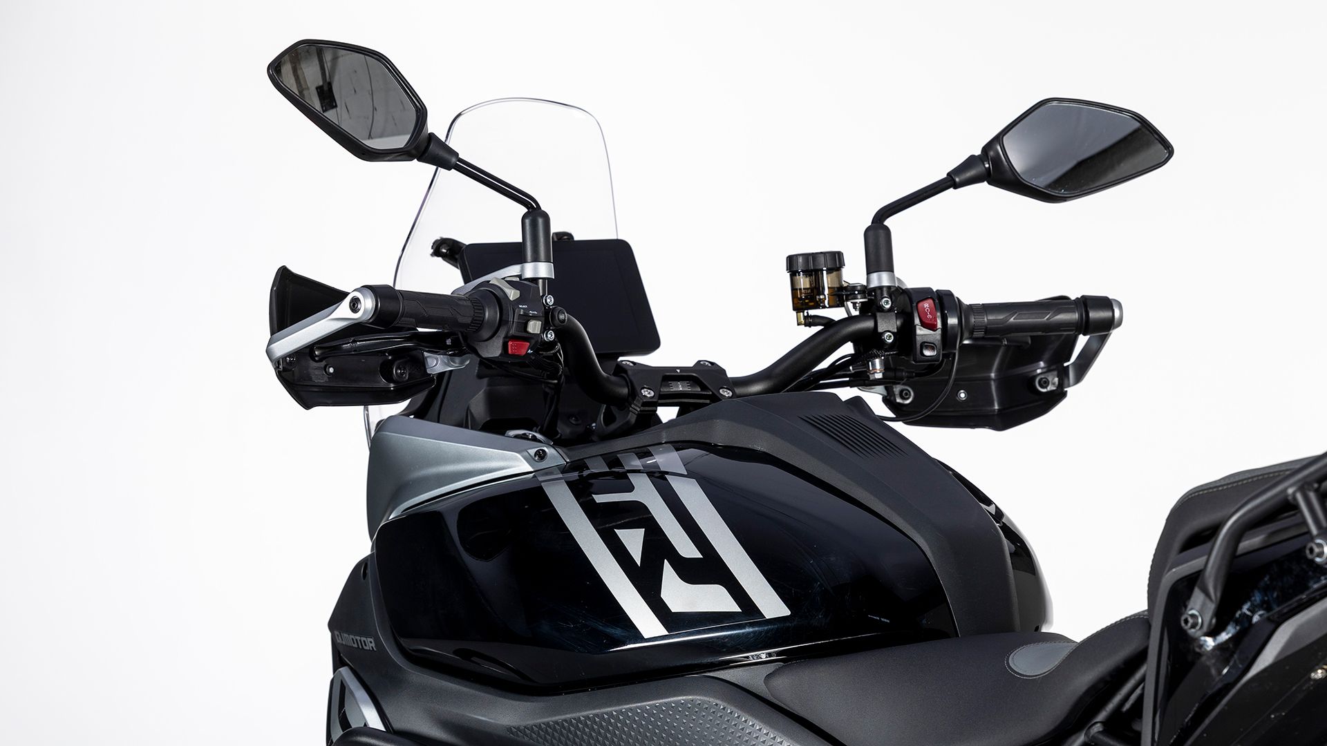 QJMOTOR SRT 600 SX Detall 024