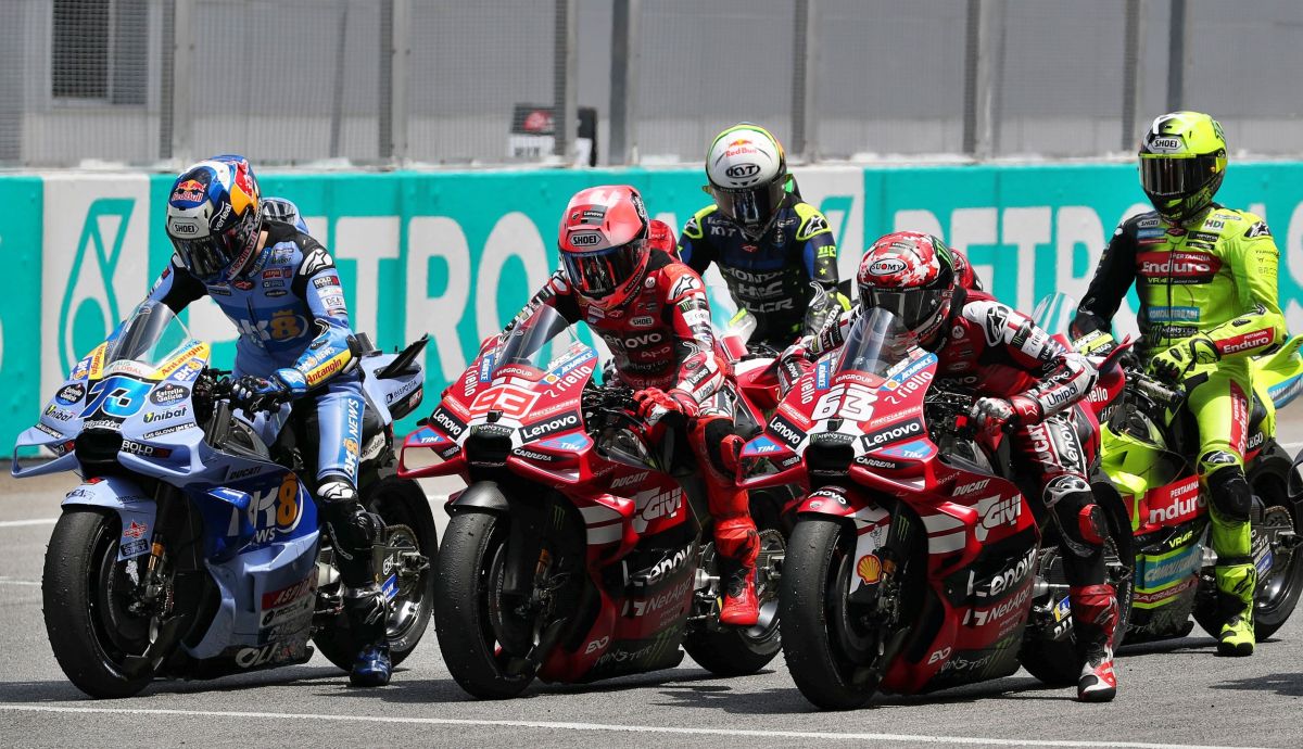 Álex Márquez, Marc Márquez y Pecco Bagnaia ensayando salidas en el Test Oficial Sepang MotoGP 2026