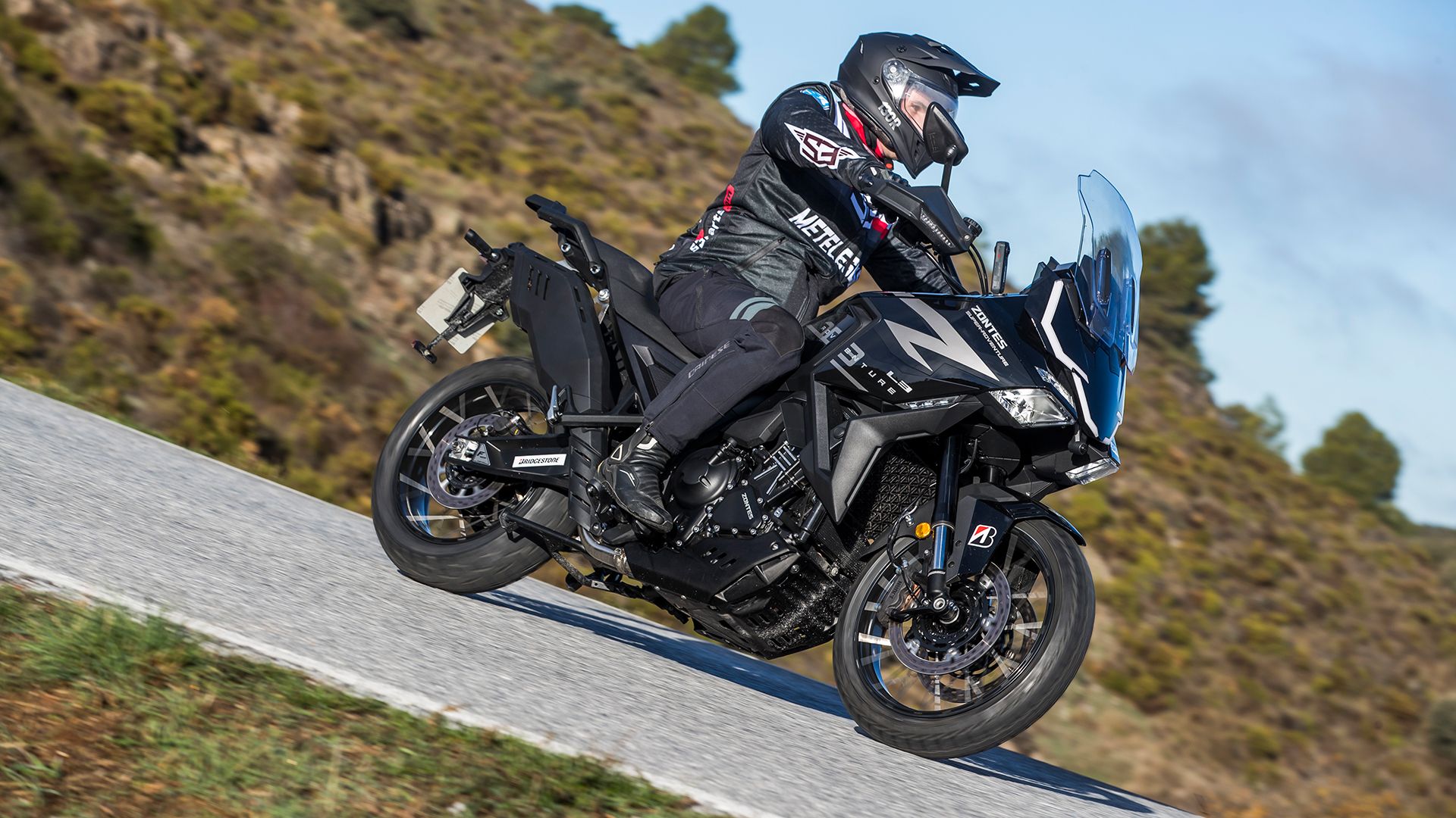 Zontes 703F 2025 Accion (1)