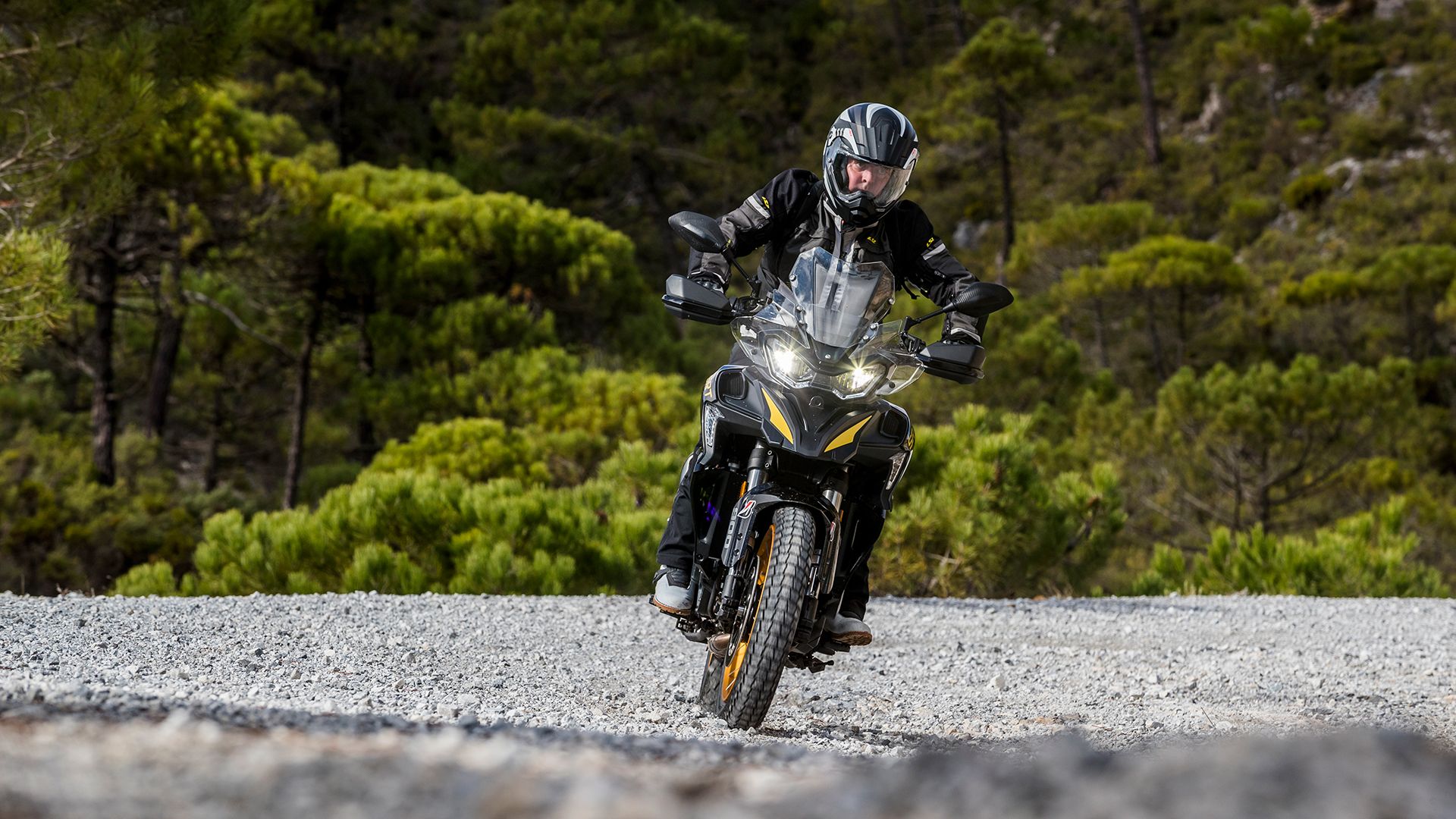 QJMotor SRT 900 SX 2025 Accion (8)