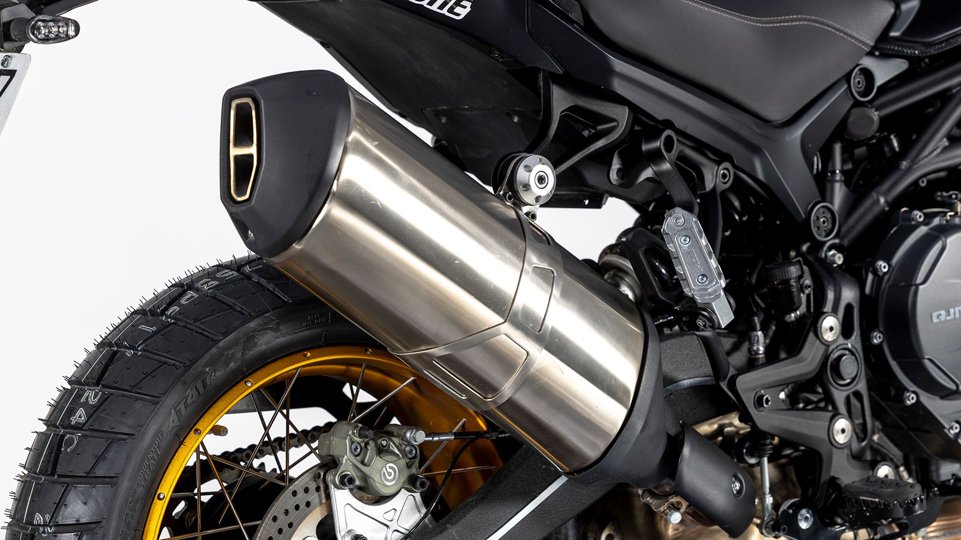 QJMOTOR SRT 900 SX Detall 007