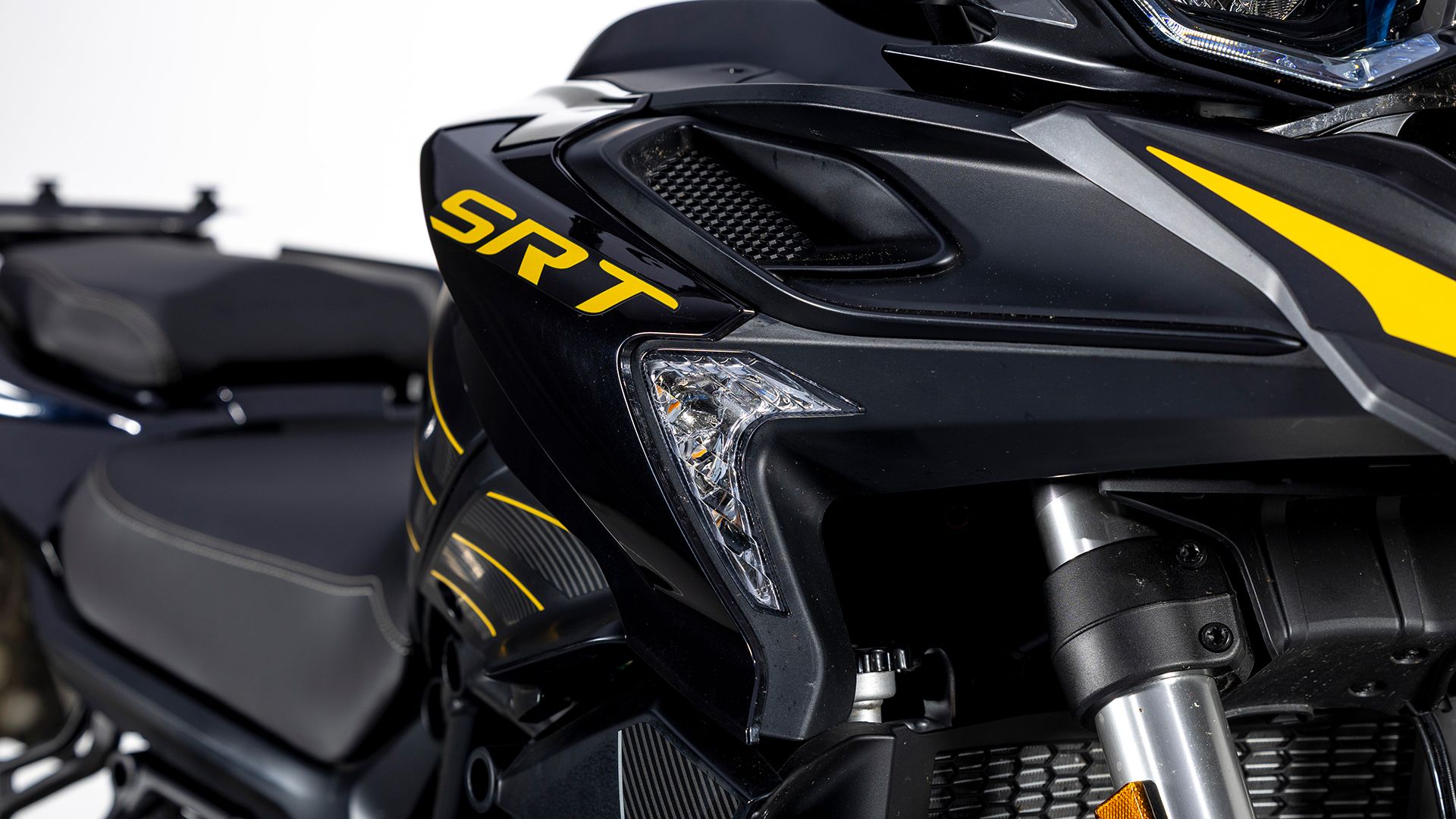QJMOTOR SRT 900 SX Detall 011