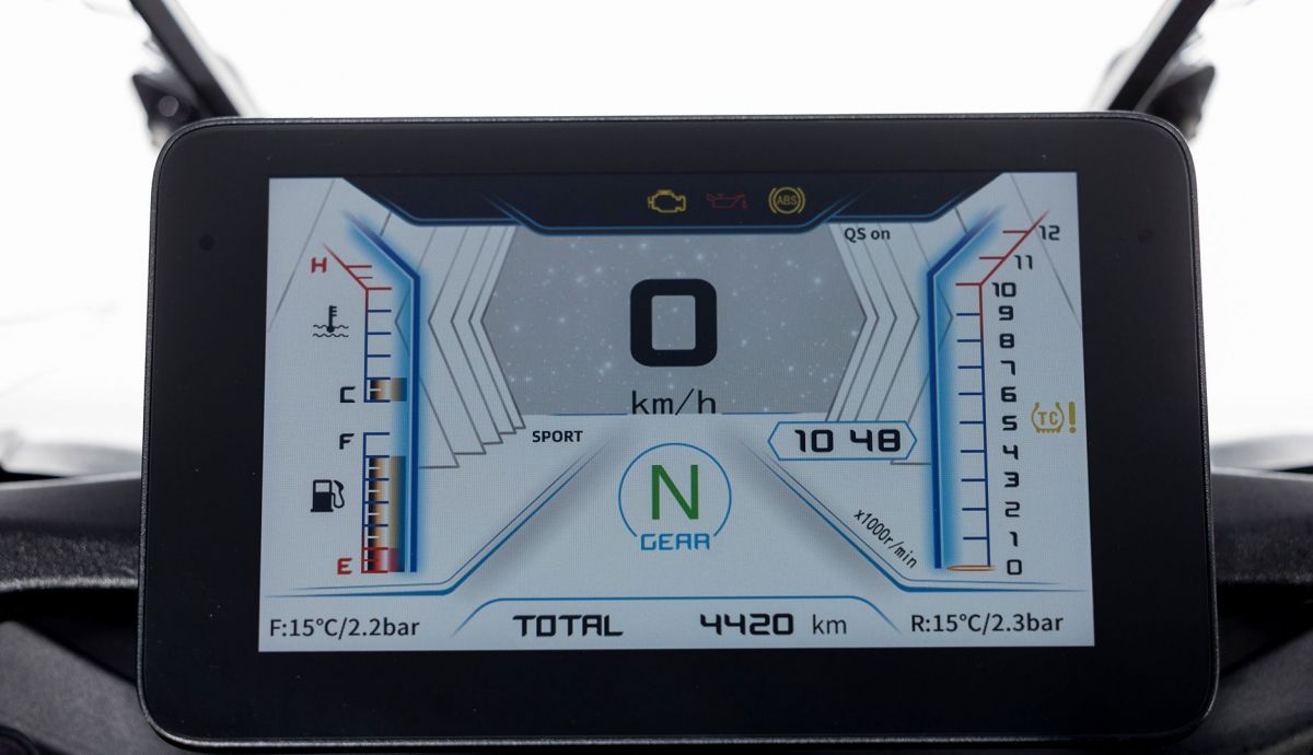 QJMOTOR SRT 900 SX Detall 026