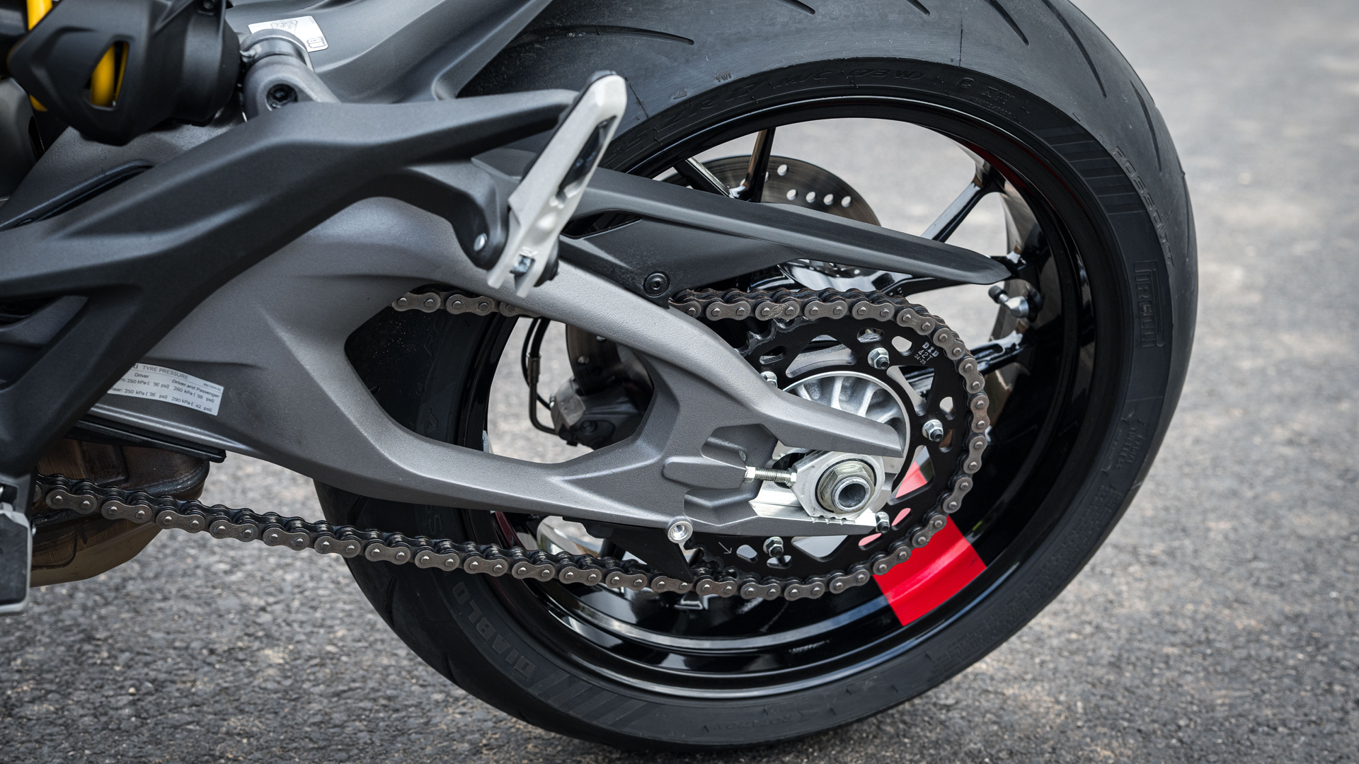 Ducati Monster 2026 Detalles (12)