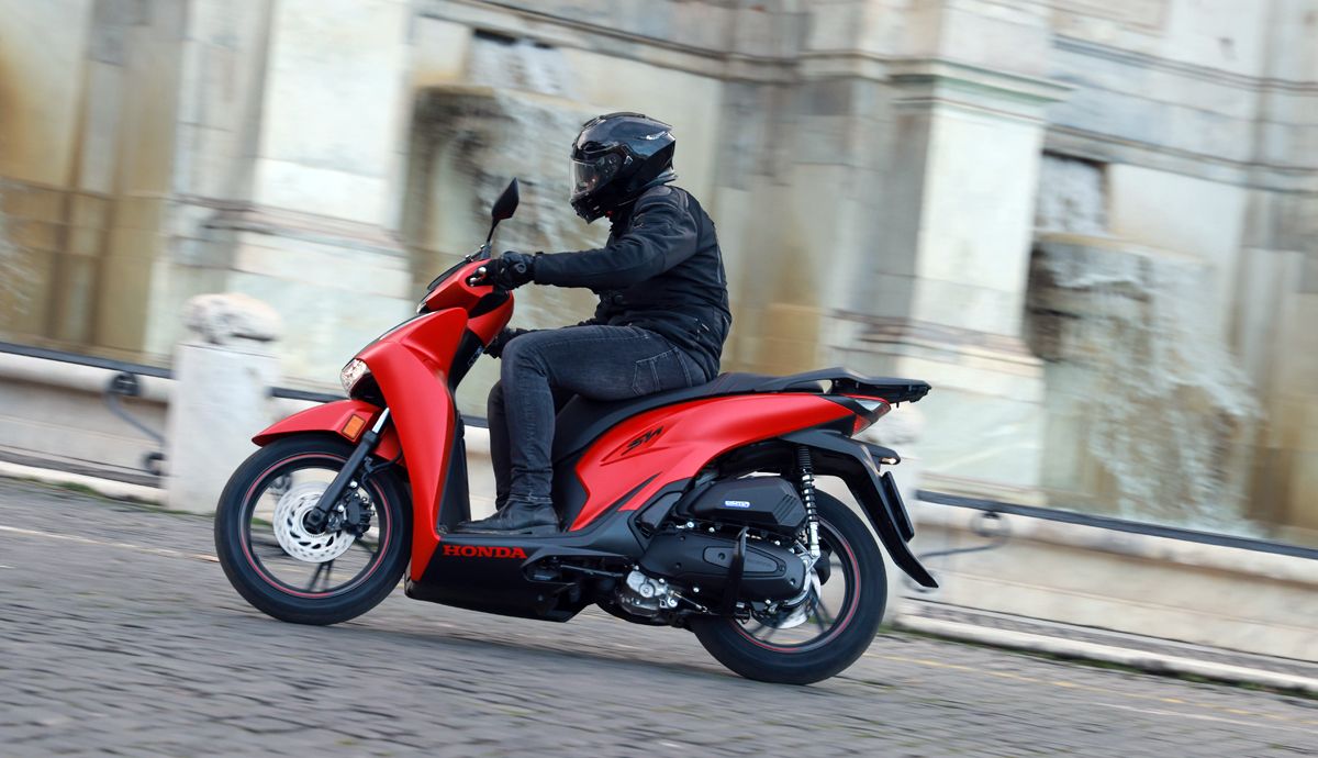 Honda Sh125i accion jpg (2)