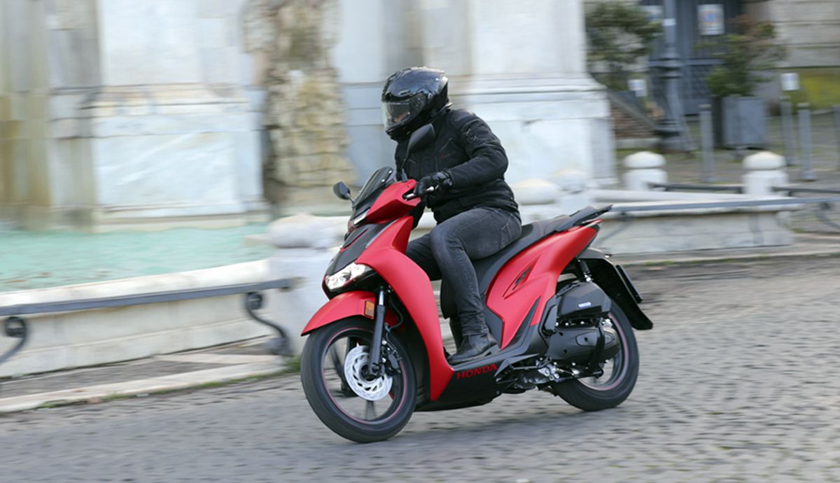 Honda Sh125i accion jpg (5)