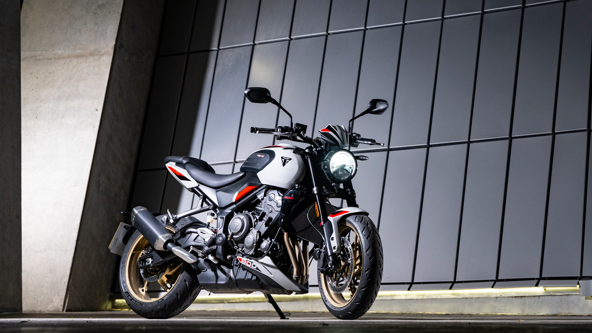 Triumph Trident 800 statics001