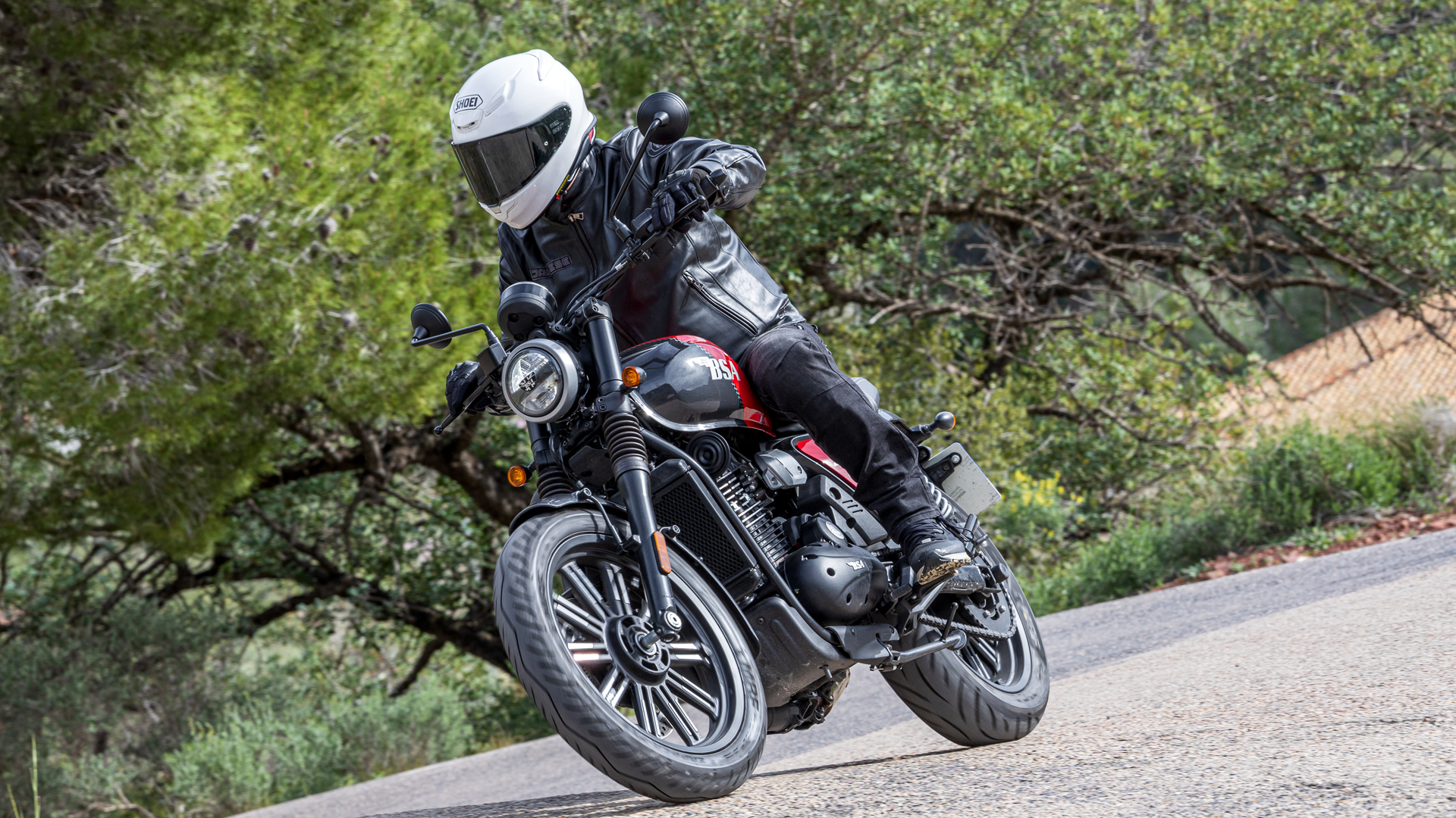 BSA Bantam 350 2026 Accion (11)