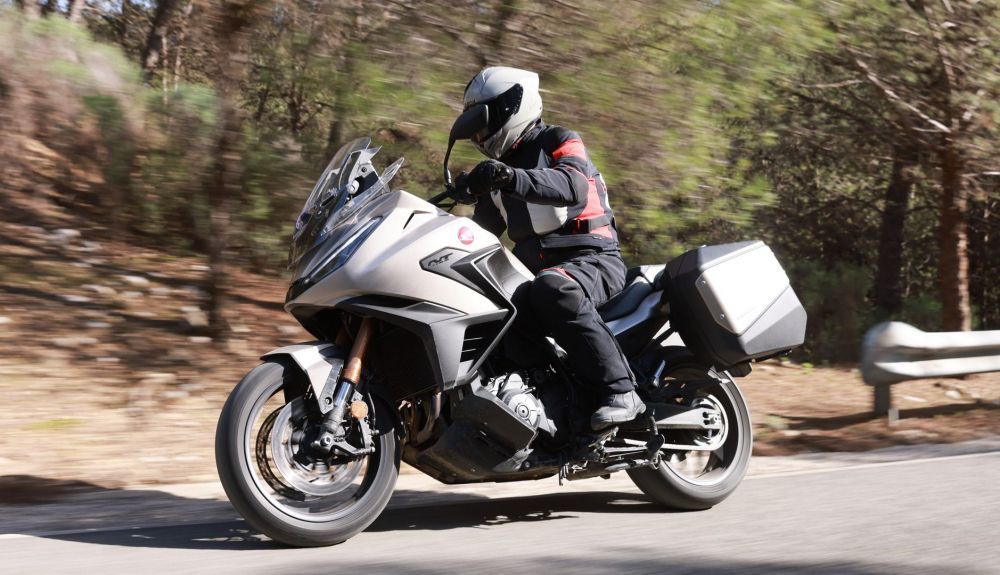 Honda NT1100 es la líder absoluta del segmento de las motos de turismo