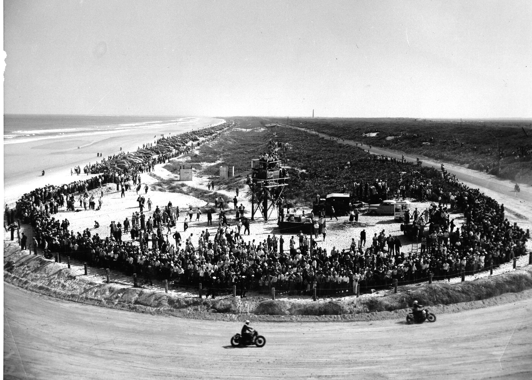 La carrera en la playa de Daytona, antes de la construcción del circuito.