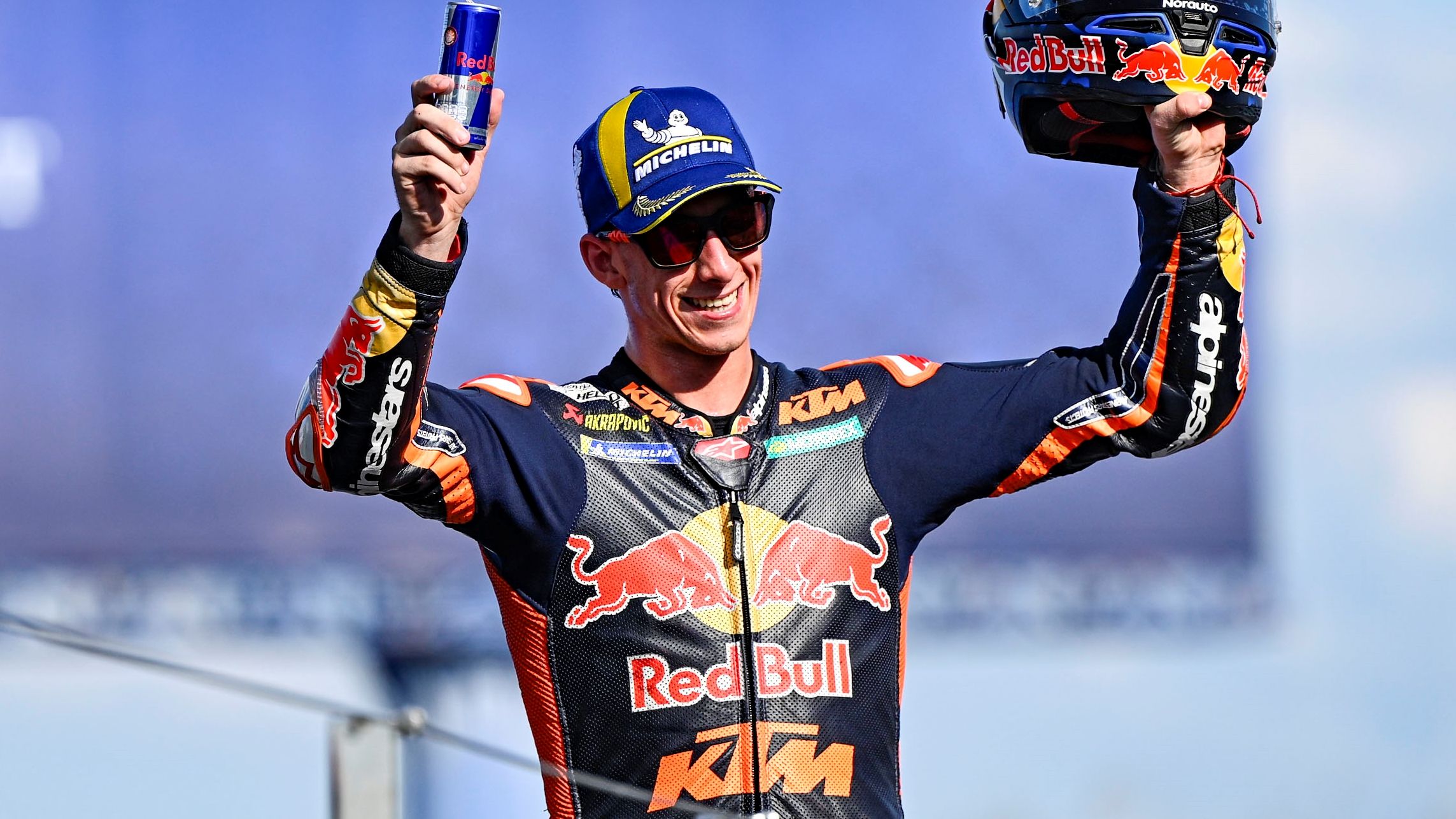 Pedro Acosta celebra el podio en el GP de Tailandia de MotoGP 2026