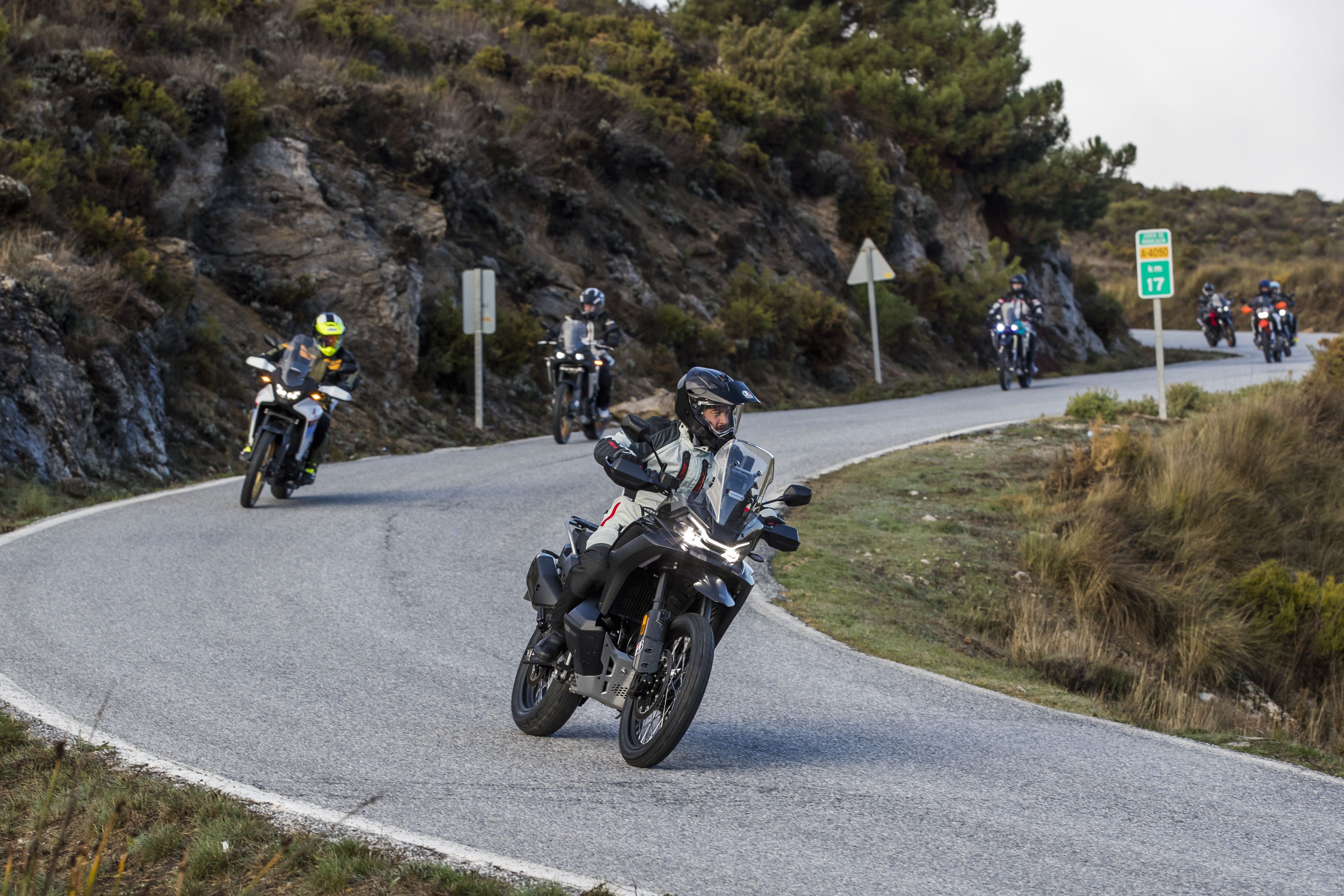 Las motos trail impulsan el crecimiento del mercado en febrero.