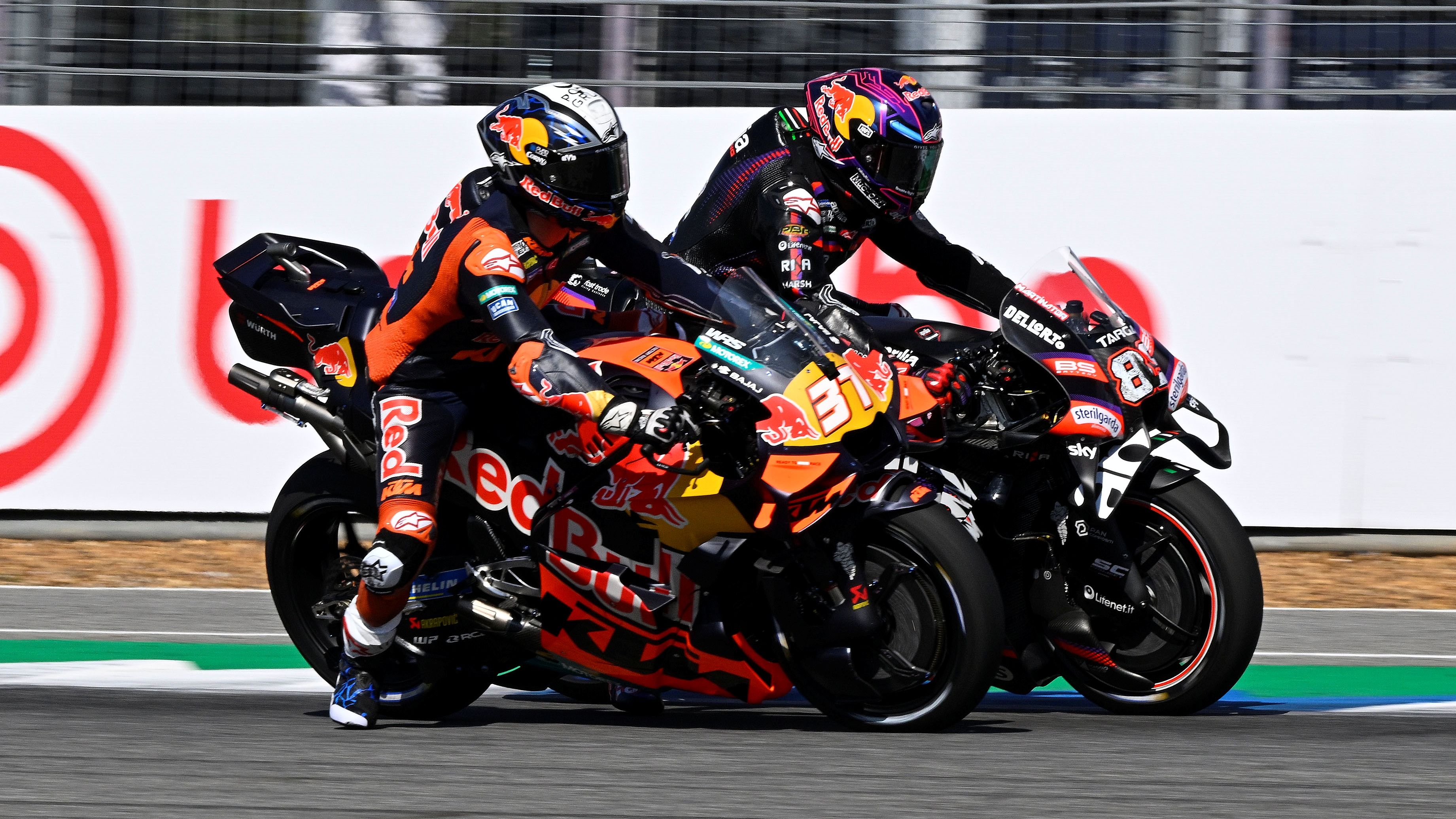 Pedro Acosta apura la frenada ante Jorge Martín, MotoGP Tailandia 2026