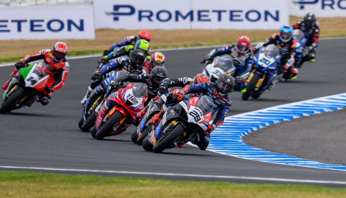 Harrison Voight dominó de inicio a fin la primera y la tercera carrera