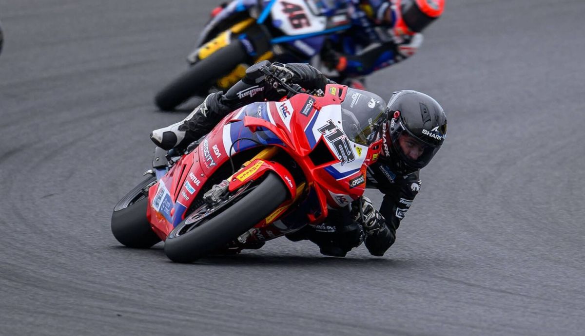Jacob Roulstone se estrenó en el ASBK venciendo la segunda carrera