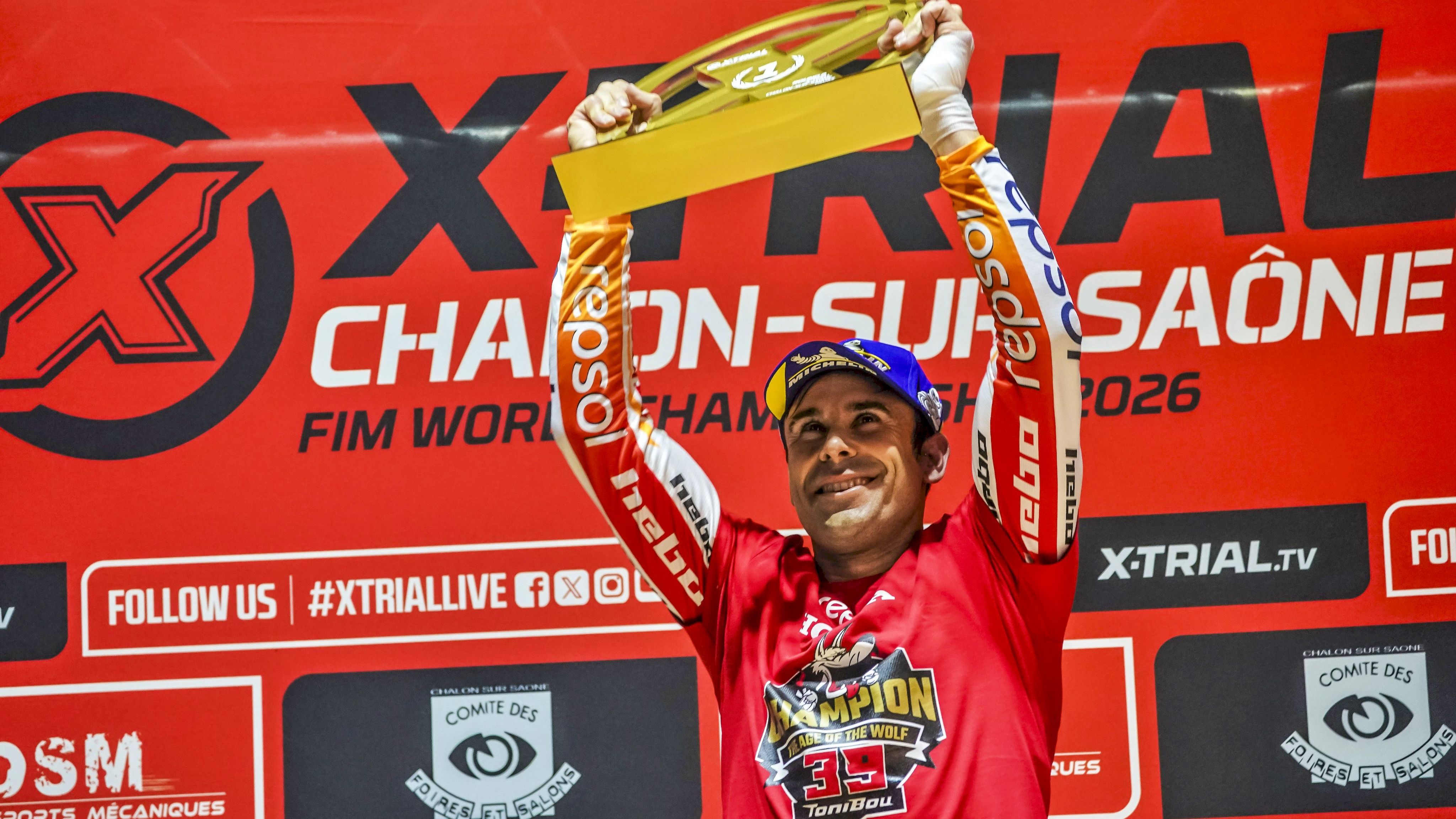 Toni Bou celebra el título mundial de X Trial 2026 con el que ya suma 39