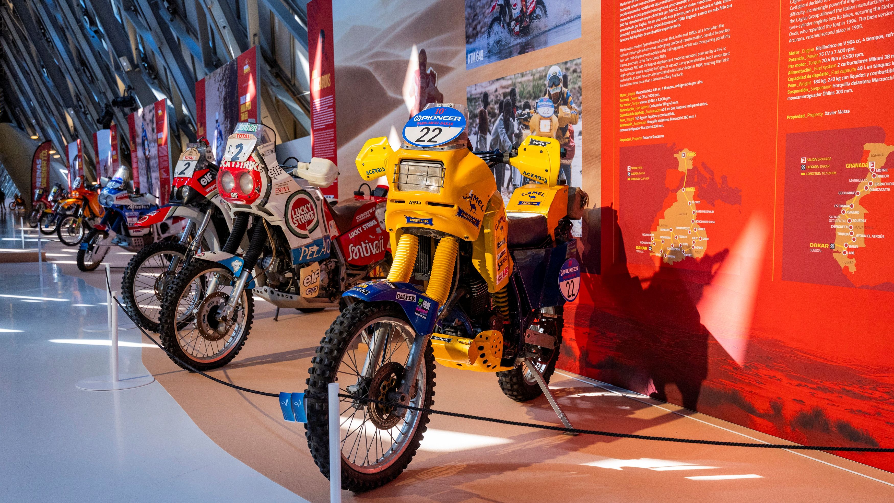 Exposición 'Reinas del Desierto', 25 motos del Dakar pilotadas por españoles de 1982 a 2025