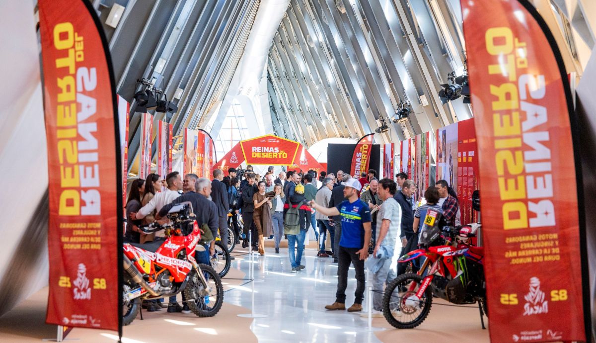 Reinas del Desierto permite recorrer la historia de España en el Dakar sobre dos ruedas