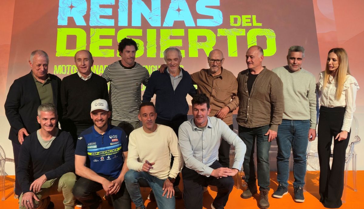 La inauguración de 'Reinas del desierto' contó con un buen número de históricos españoles del Dakar en moto