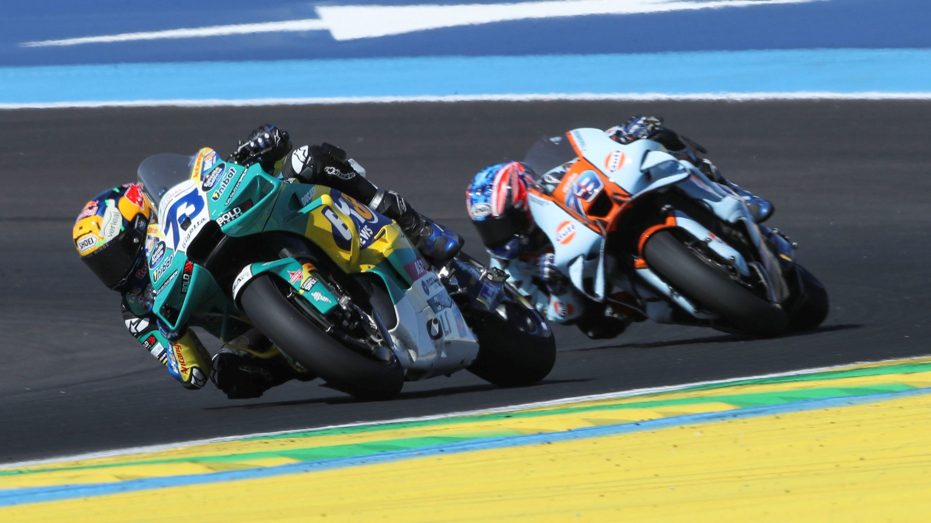 Álex Márquez seguido de cerca por Ai Ogura, MotoGP Brasil 2026