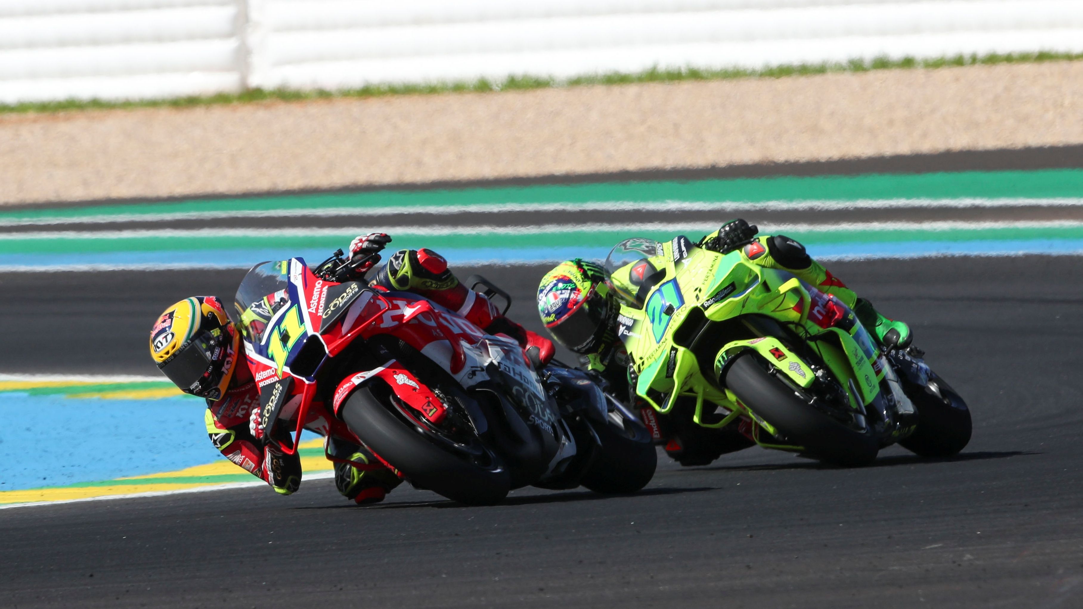 Diogo Moreira perseguido por Franco Morbidelli, MotoGP Brasil 2026